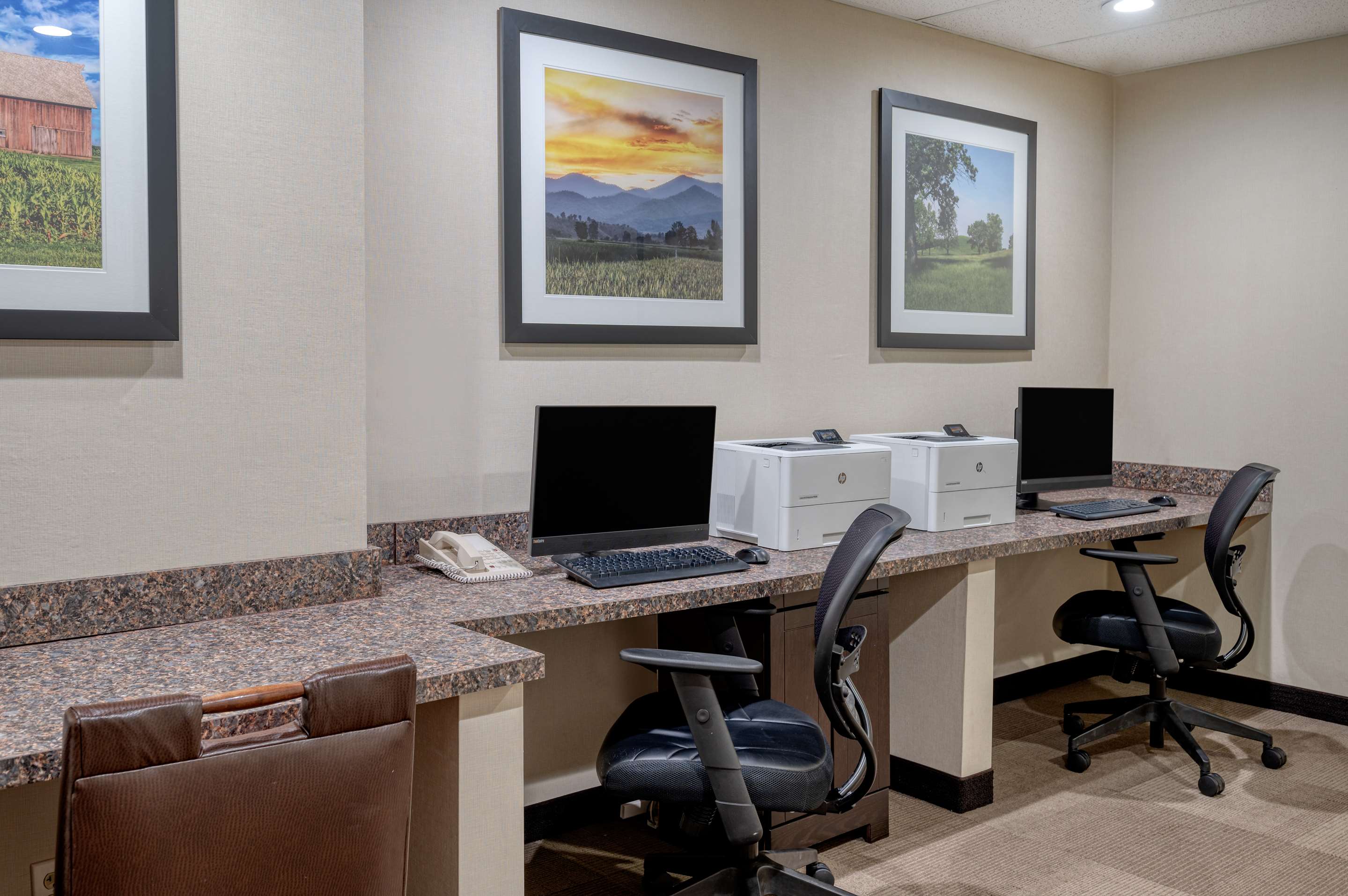 Business Center | Hampton Inn Collinsville