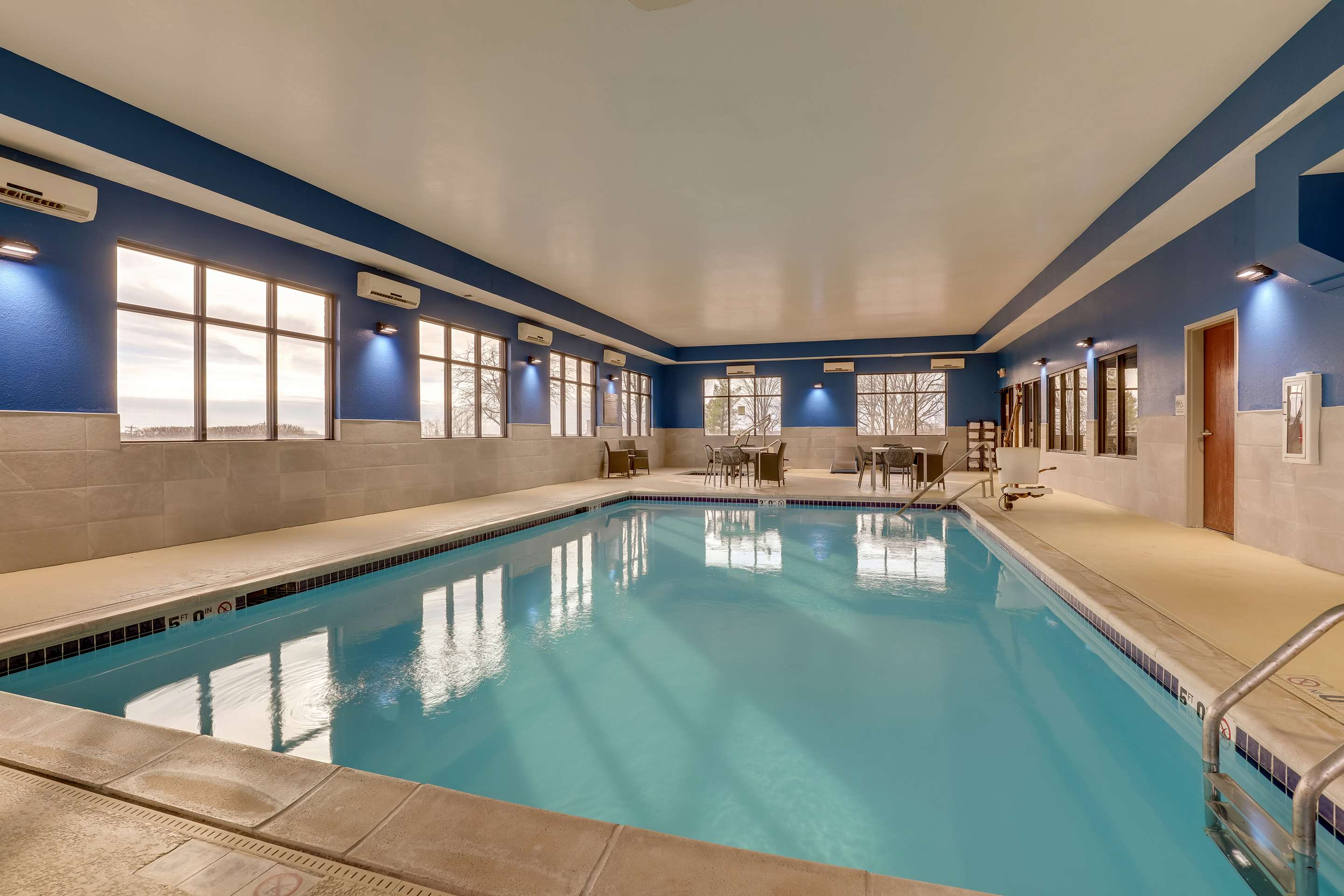 Pool | Hampton Inn Suites St LouisEdwardsville