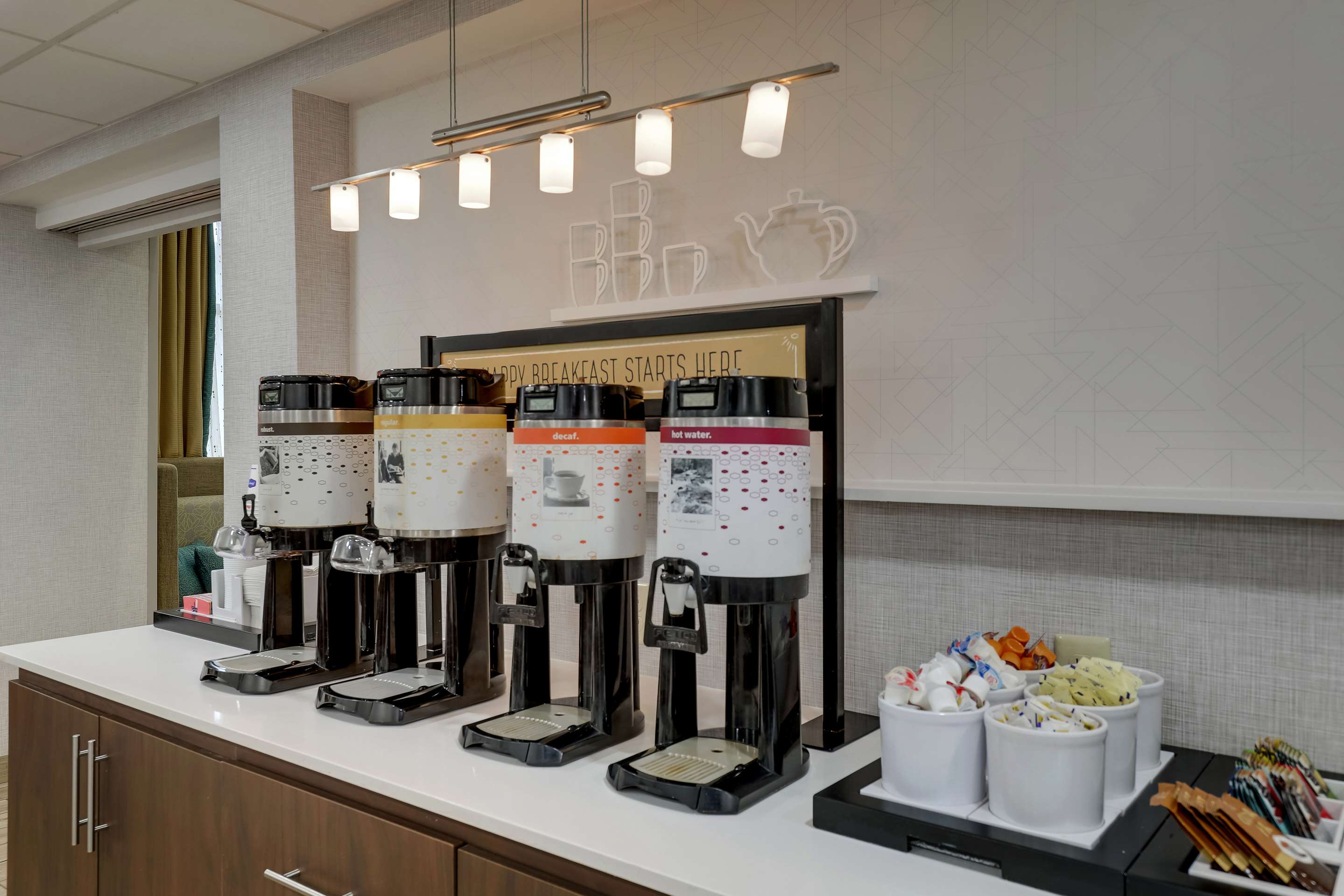 Breakfast Area | Hampton Inn Suites St LouisEdwardsville