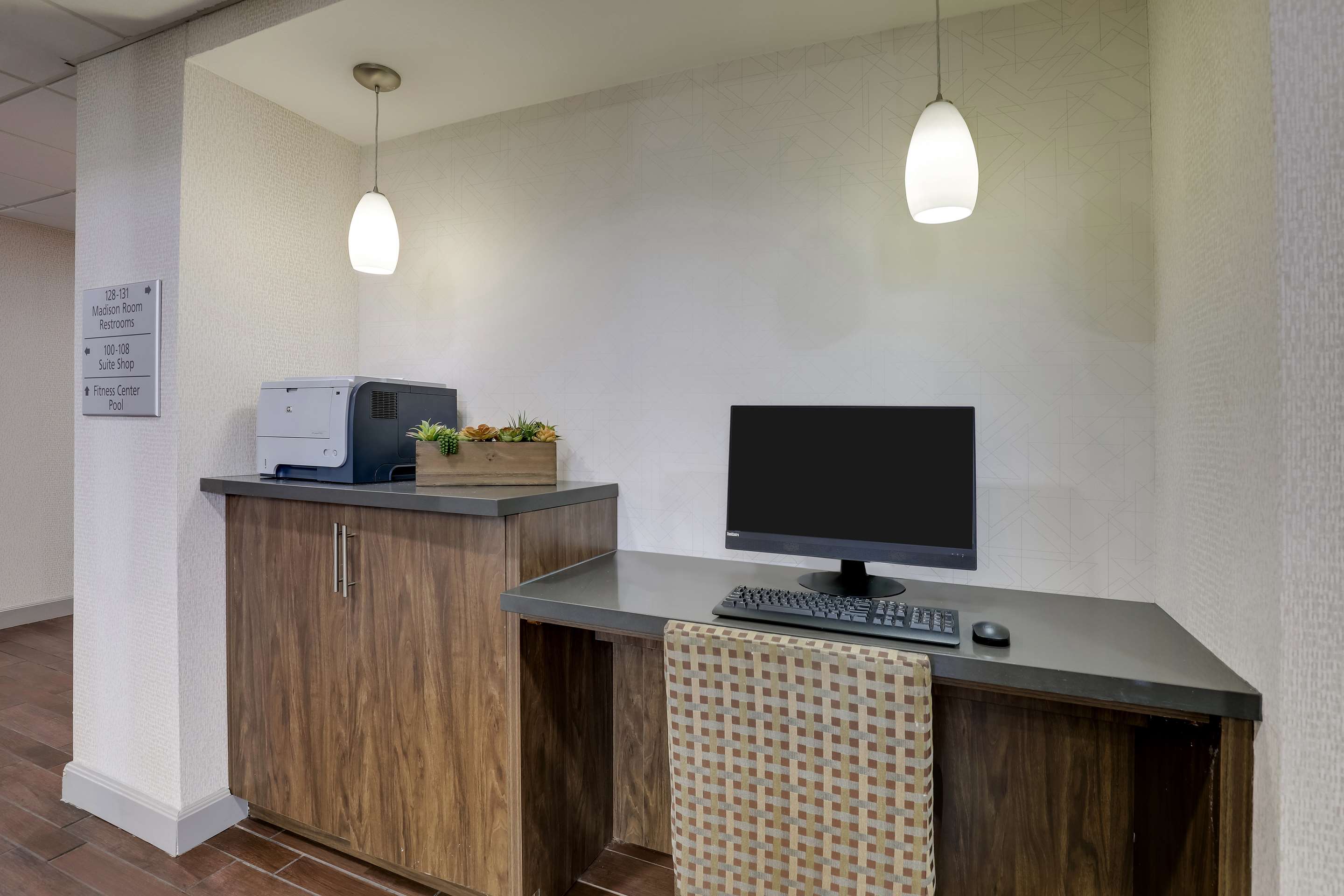 Business Center | Hampton Inn Suites St LouisEdwardsville