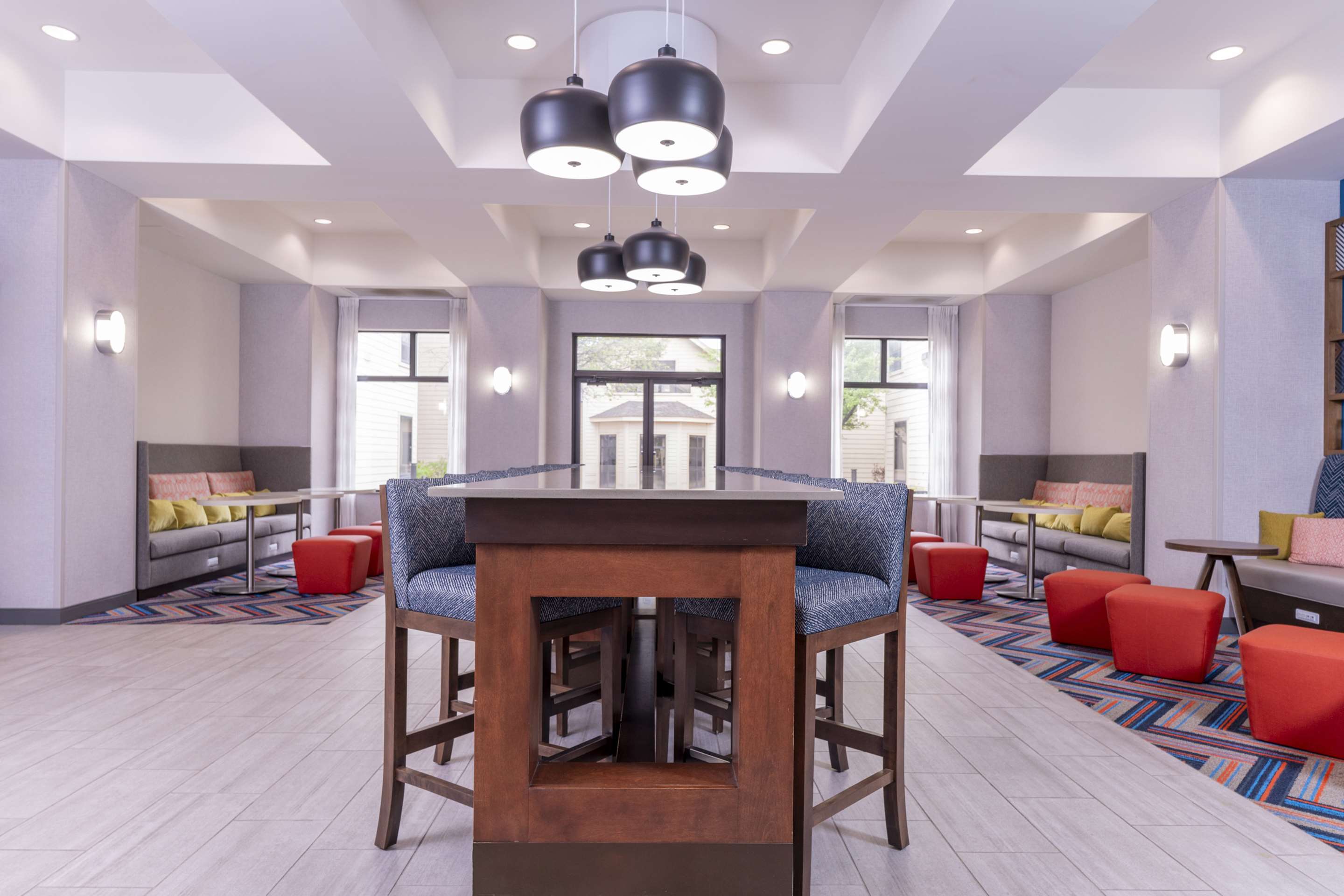 Lobby | Hampton Inn & Suites St. Louis/Chesterfield