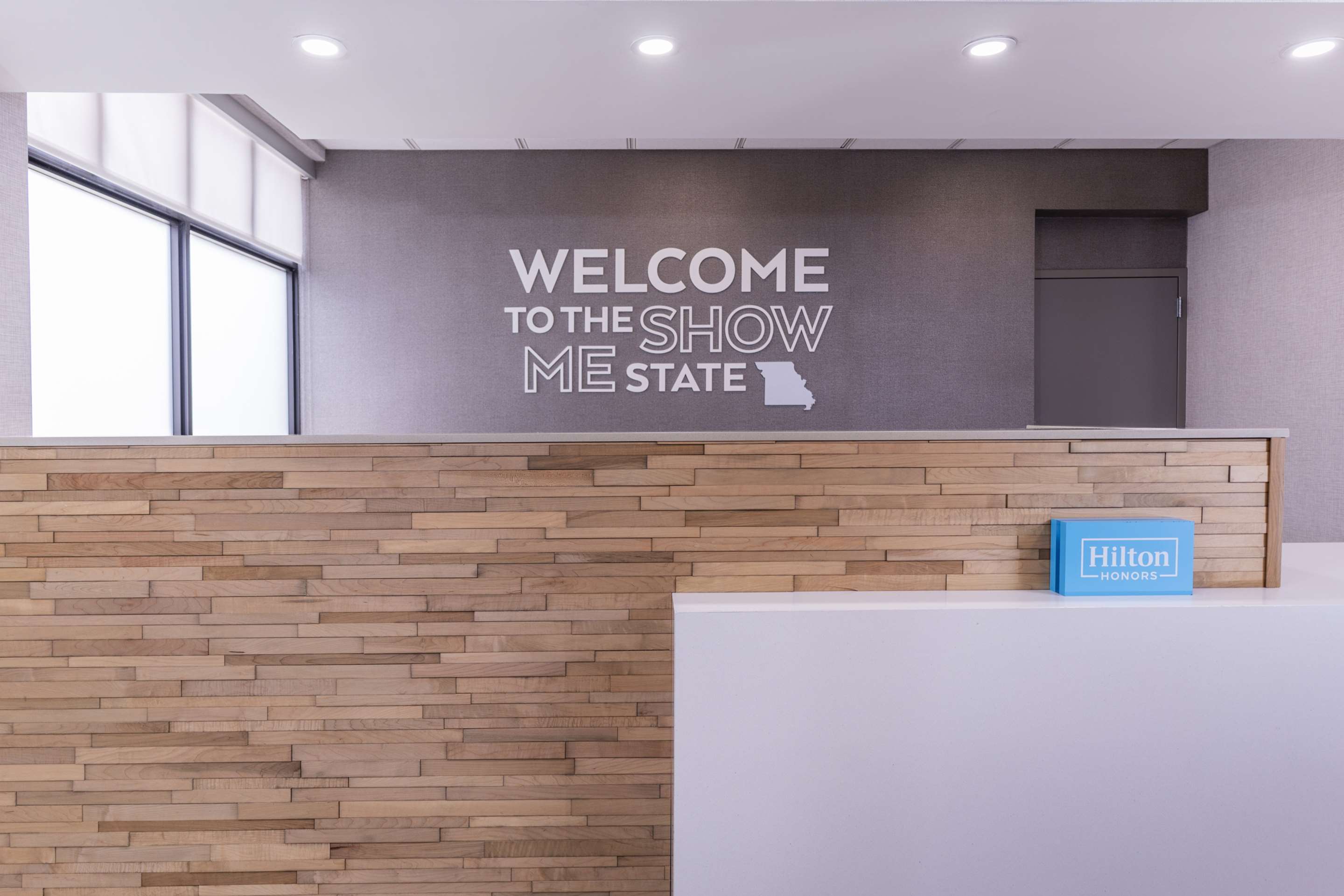 Reception | Hampton Inn & Suites St. Louis/Chesterfield