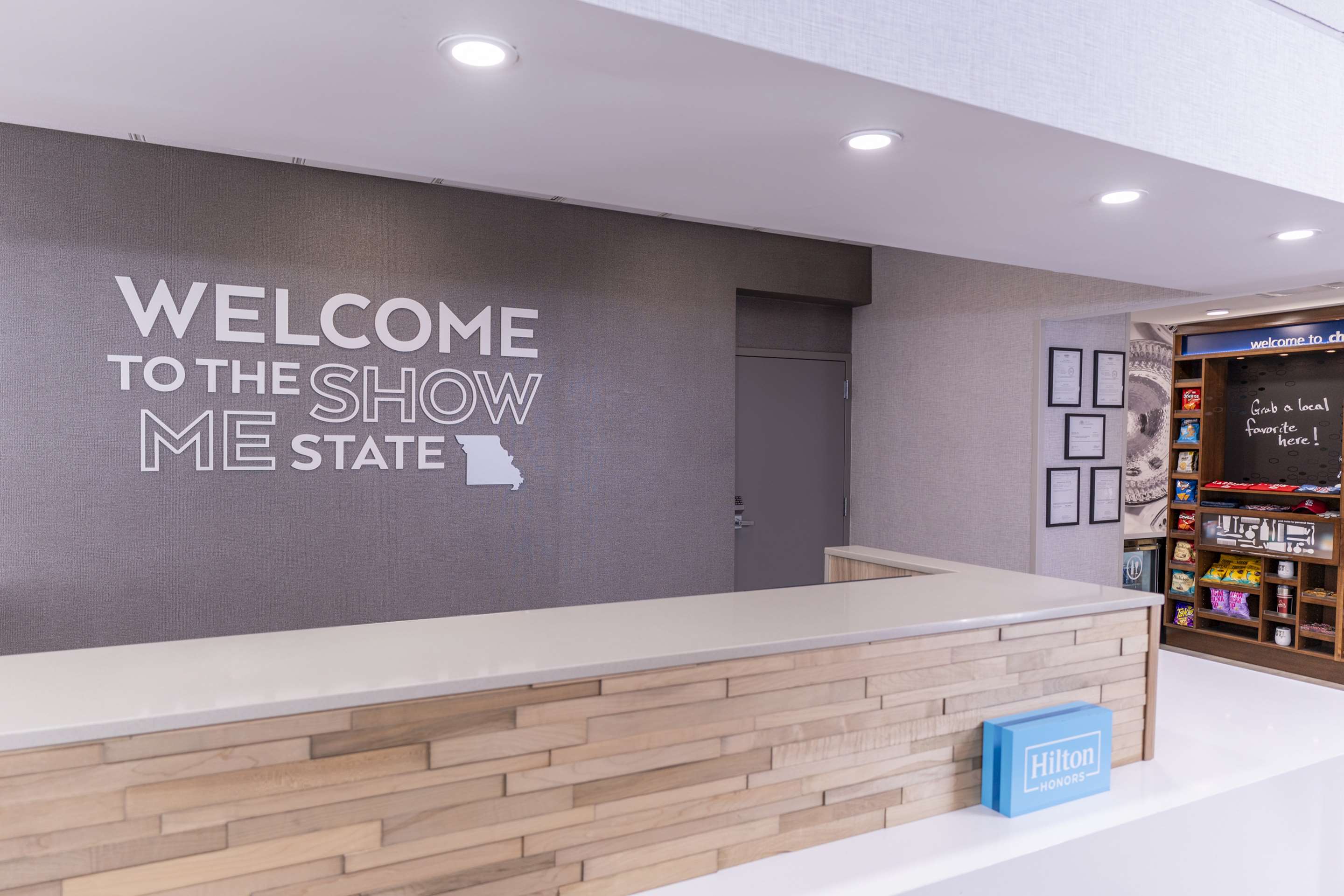 Reception | Hampton Inn & Suites St. Louis/Chesterfield