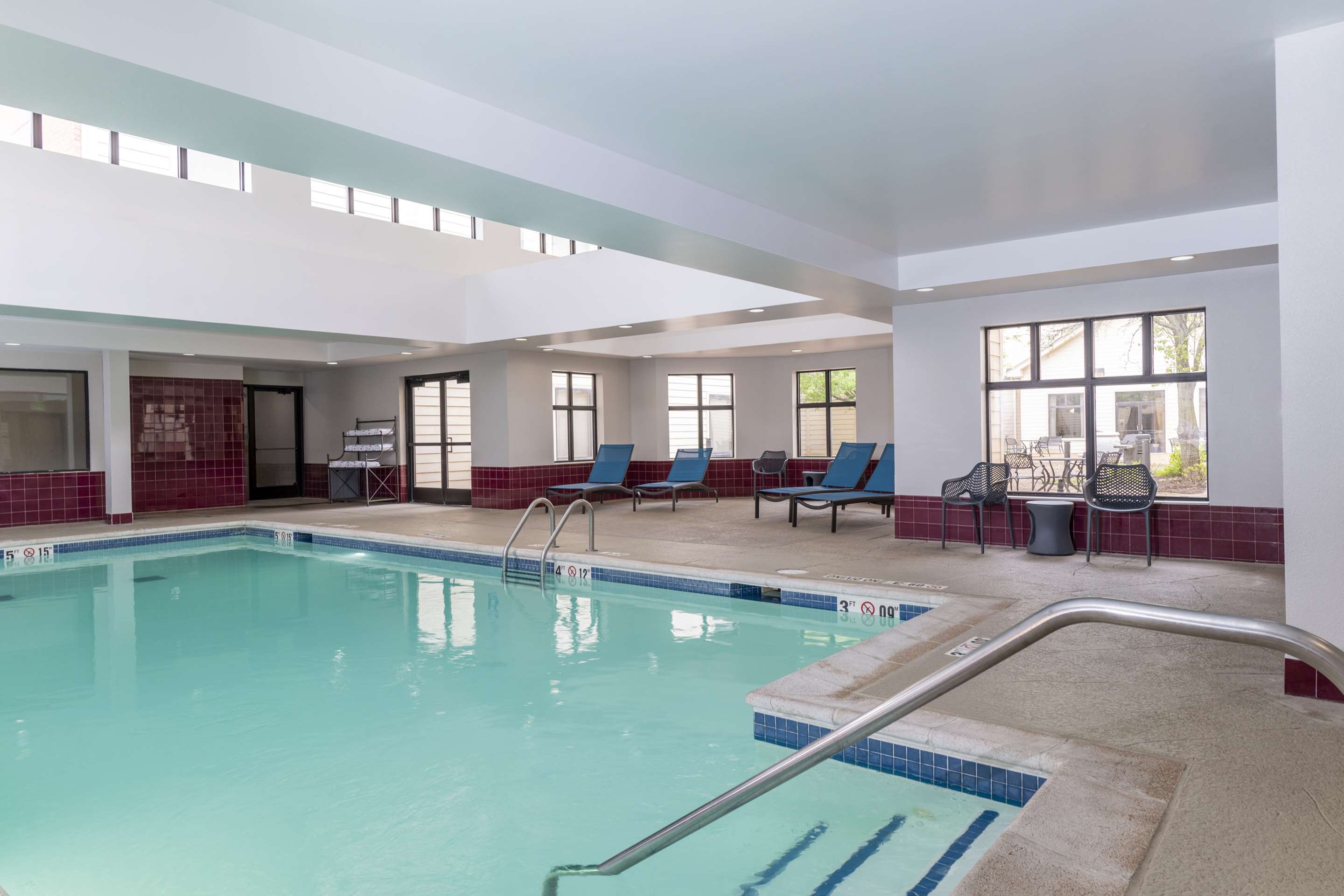 Pool | Hampton Inn & Suites St. Louis/Chesterfield