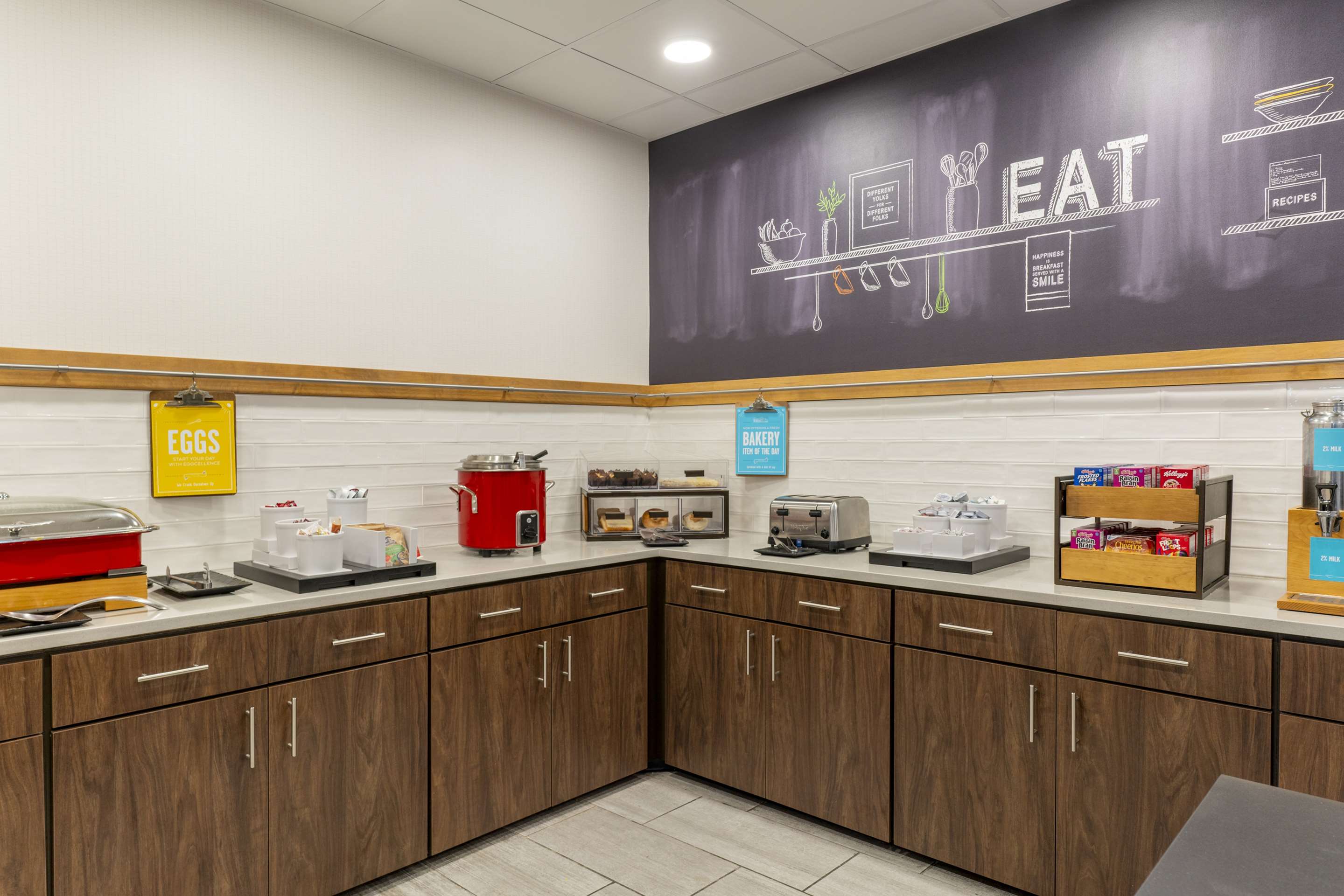 Breakfast Area | Hampton Inn & Suites St. Louis/Chesterfield