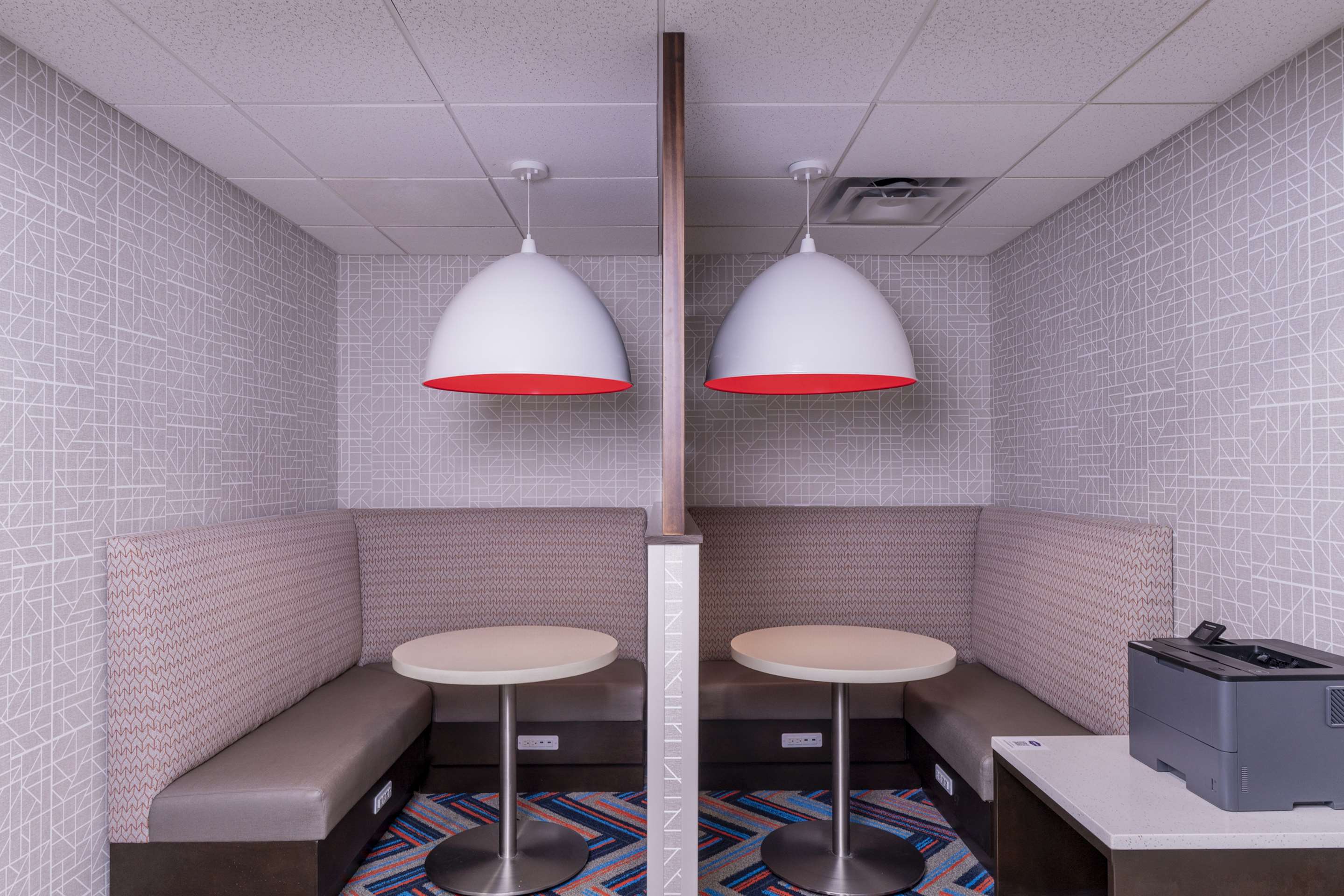 Business Center | Hampton Inn & Suites St. Louis/Chesterfield