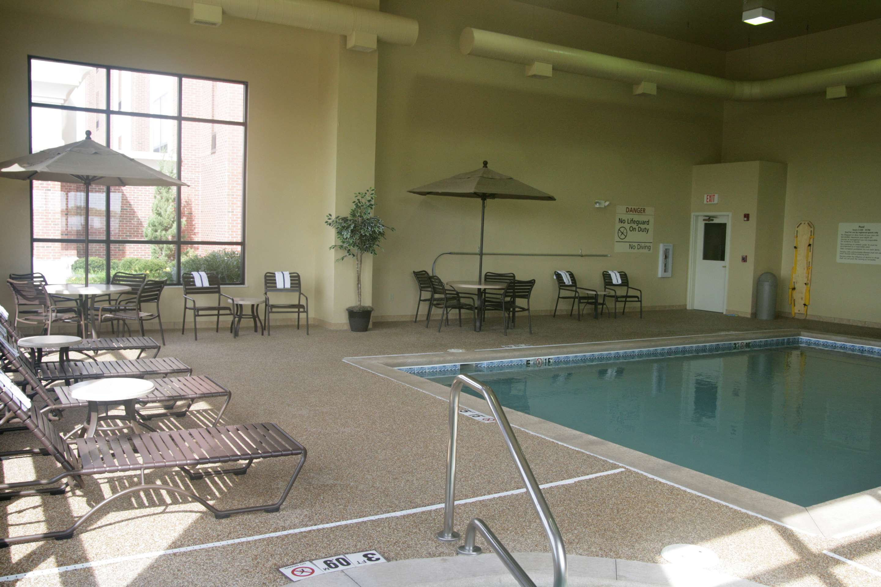 Pool | Hampton Inn Stow