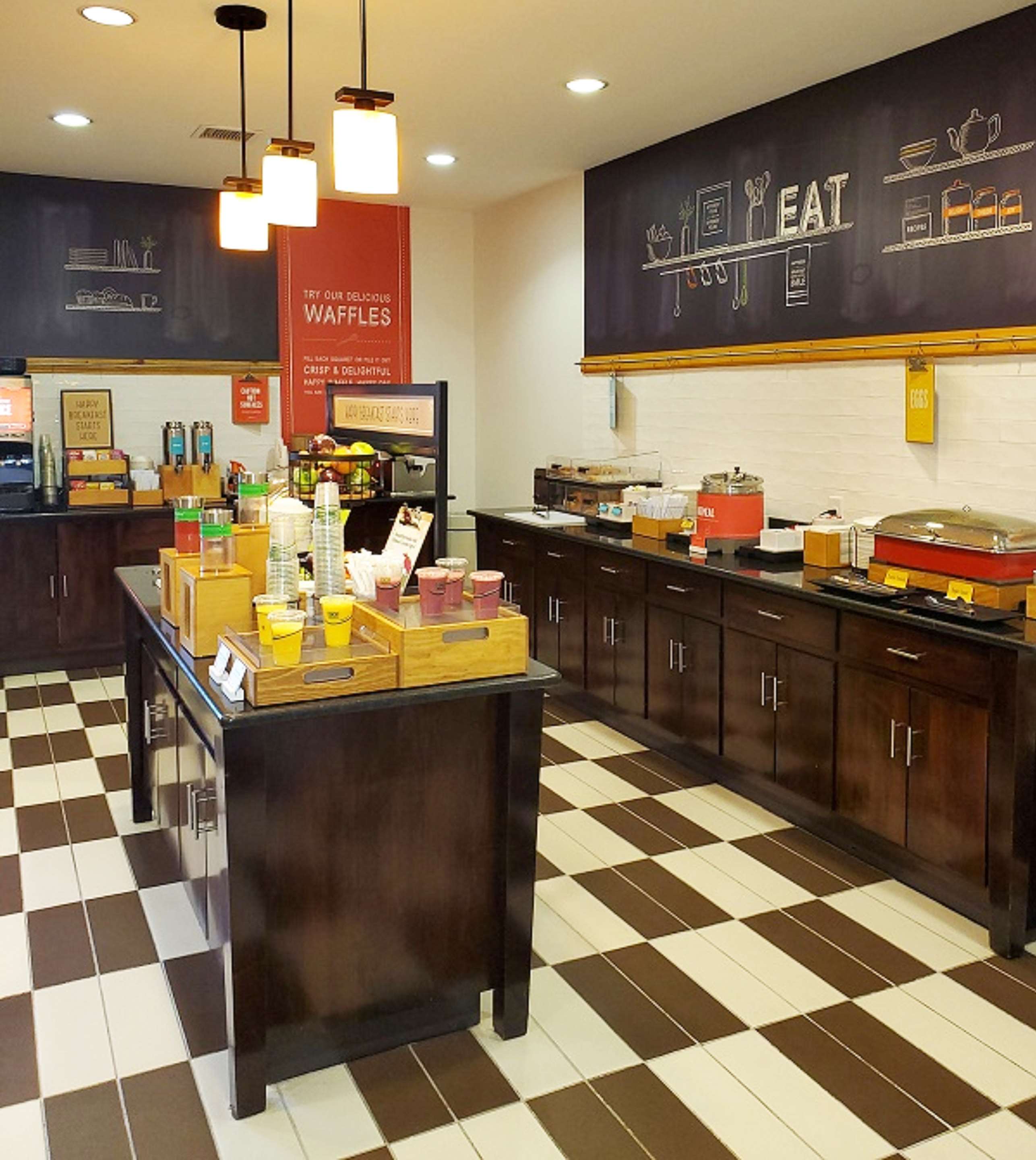 Breakfast Area | Hampton Inn Stow