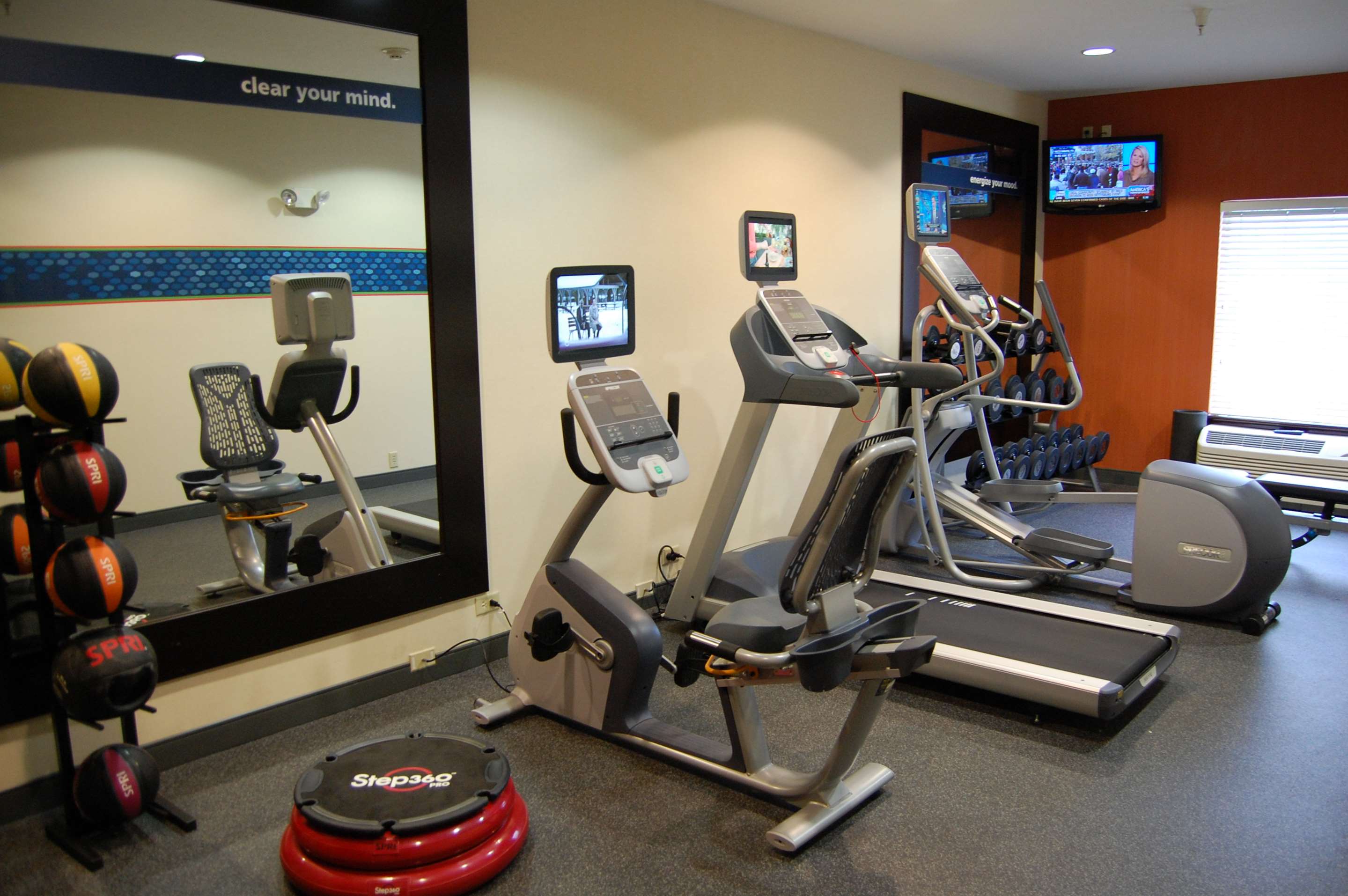 Health club fitness center gym | Hampton Inn Stow