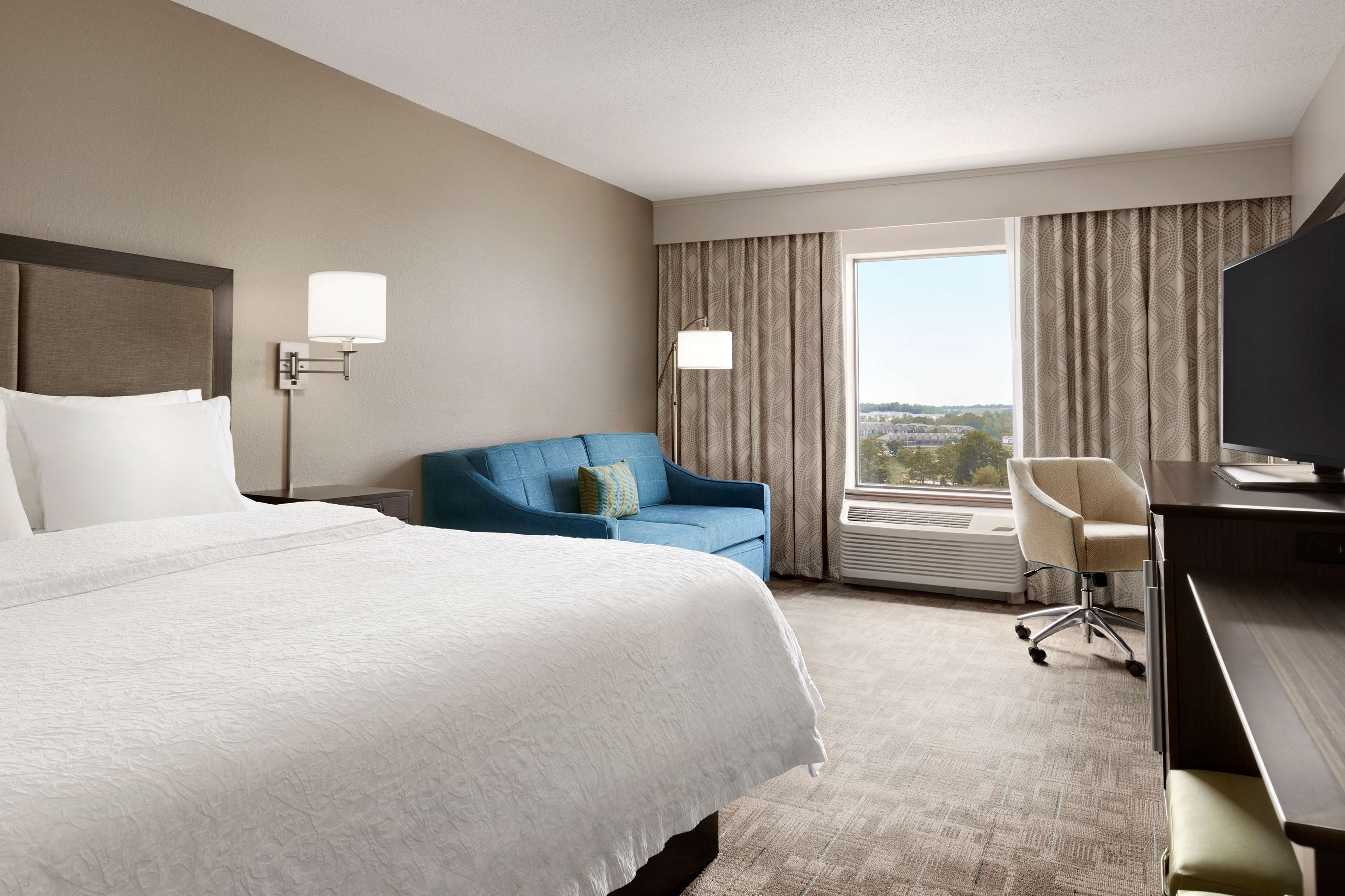 Hampton Inn by Hilton Stow - Tap to explore photos