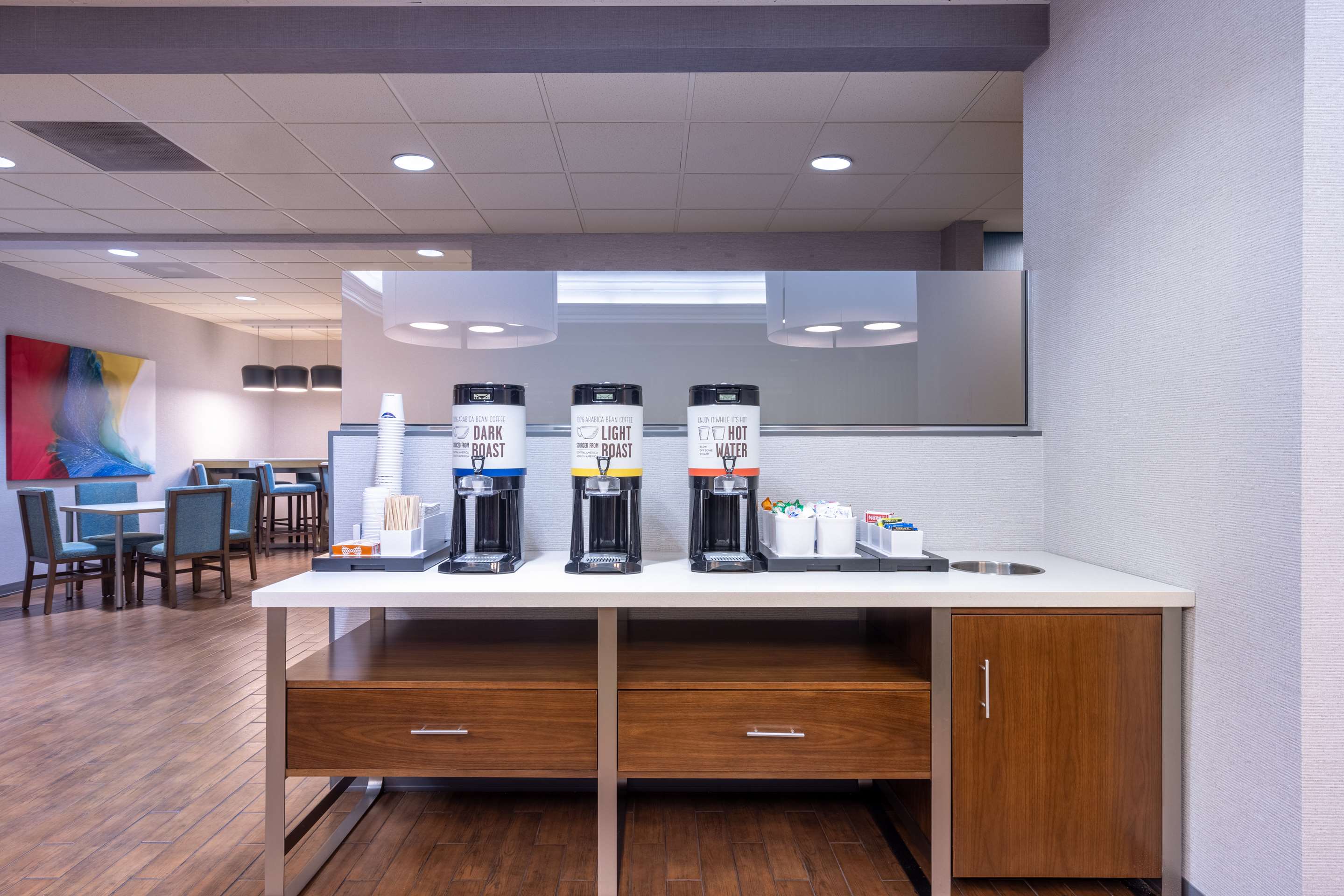 Breakfast Area | Hampton Inn St. Robert/Ft. Leonard Wood