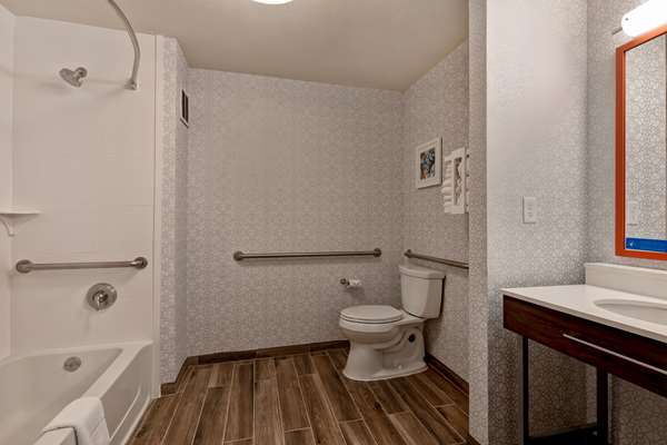  - Hampton Inn & Suites Rohnert Park