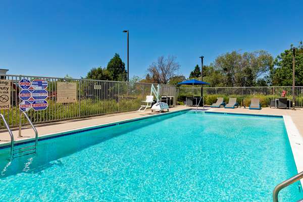Pool - Hampton Inn & Suites Rohnert Park
