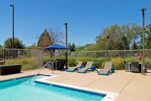 Pool - Hampton Inn & Suites Rohnert Park