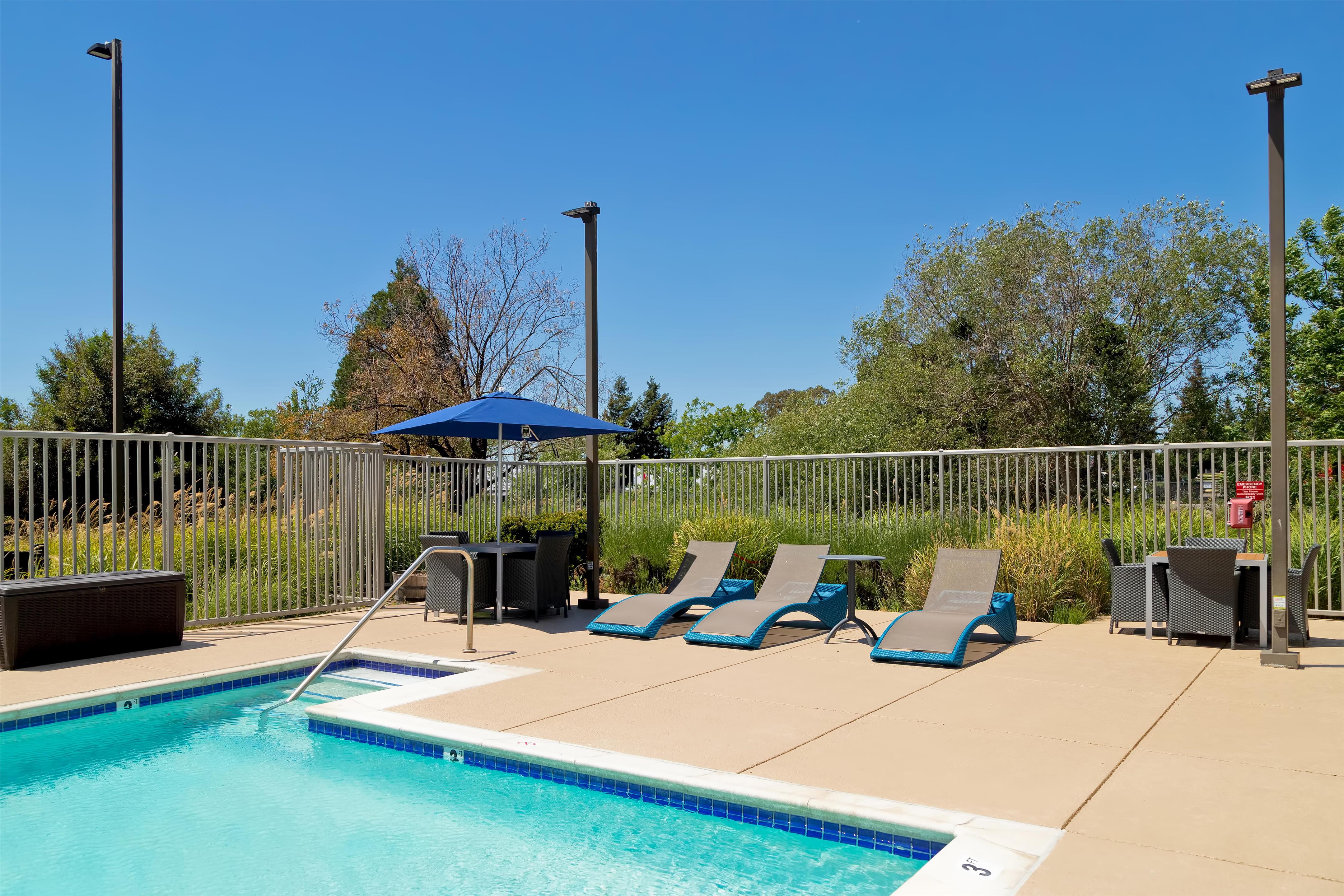 Pool | Hampton Inn & Suites Rohnert Park - Sonoma County