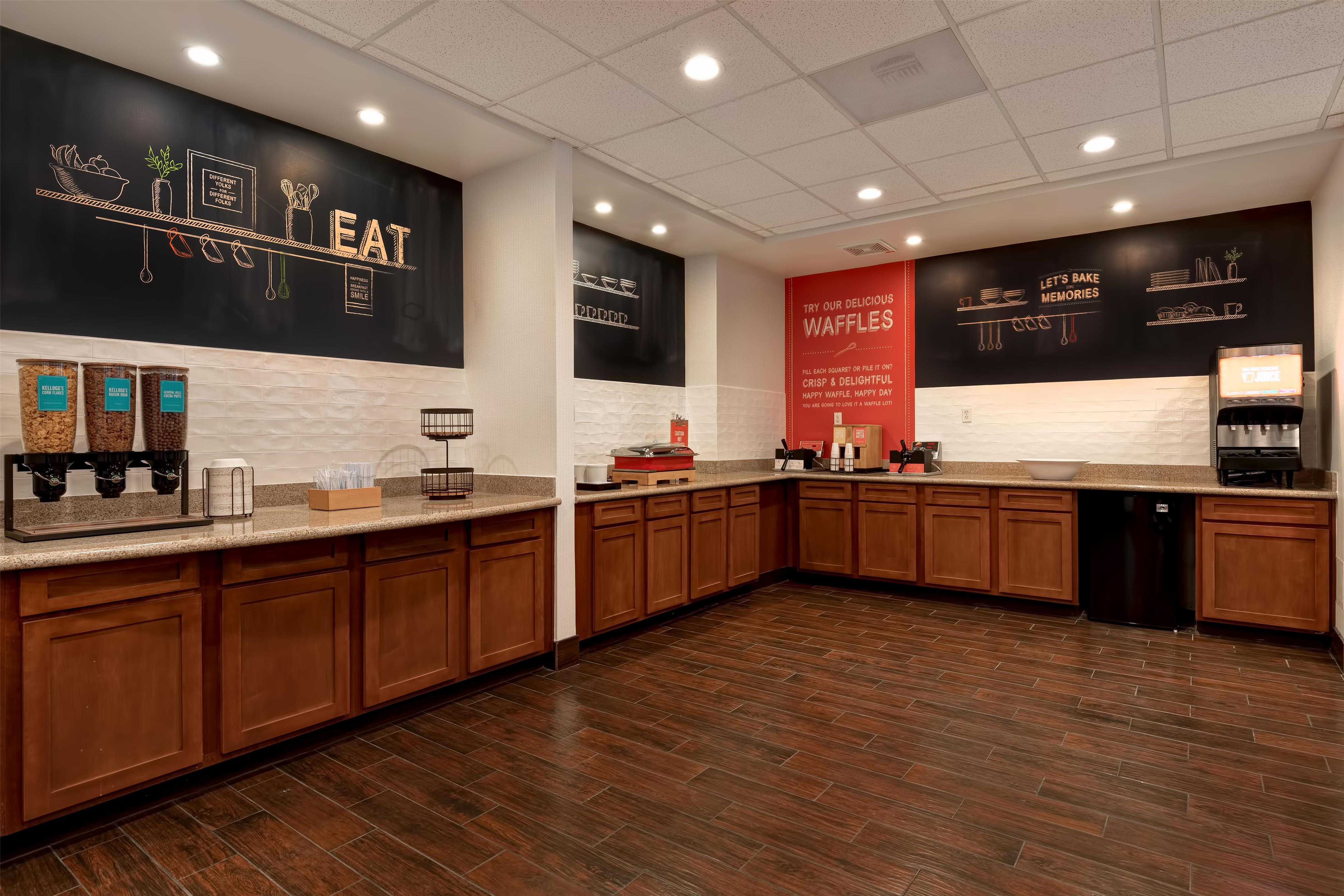 Breakfast Area | Hampton Inn & Suites Rohnert Park - Sonoma County