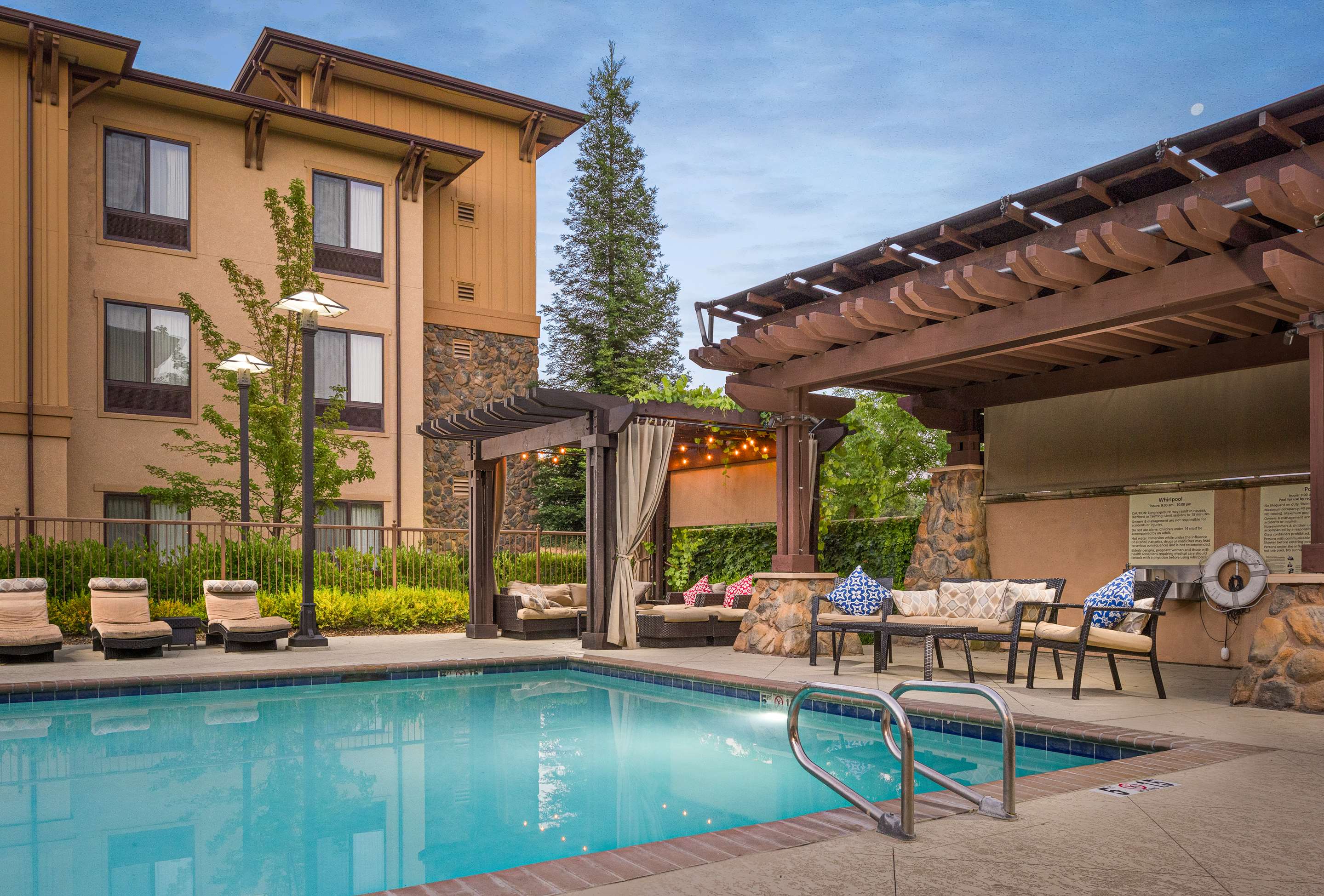 Pool | Hampton Inn & Suites Windsor - Sonoma Wine Country