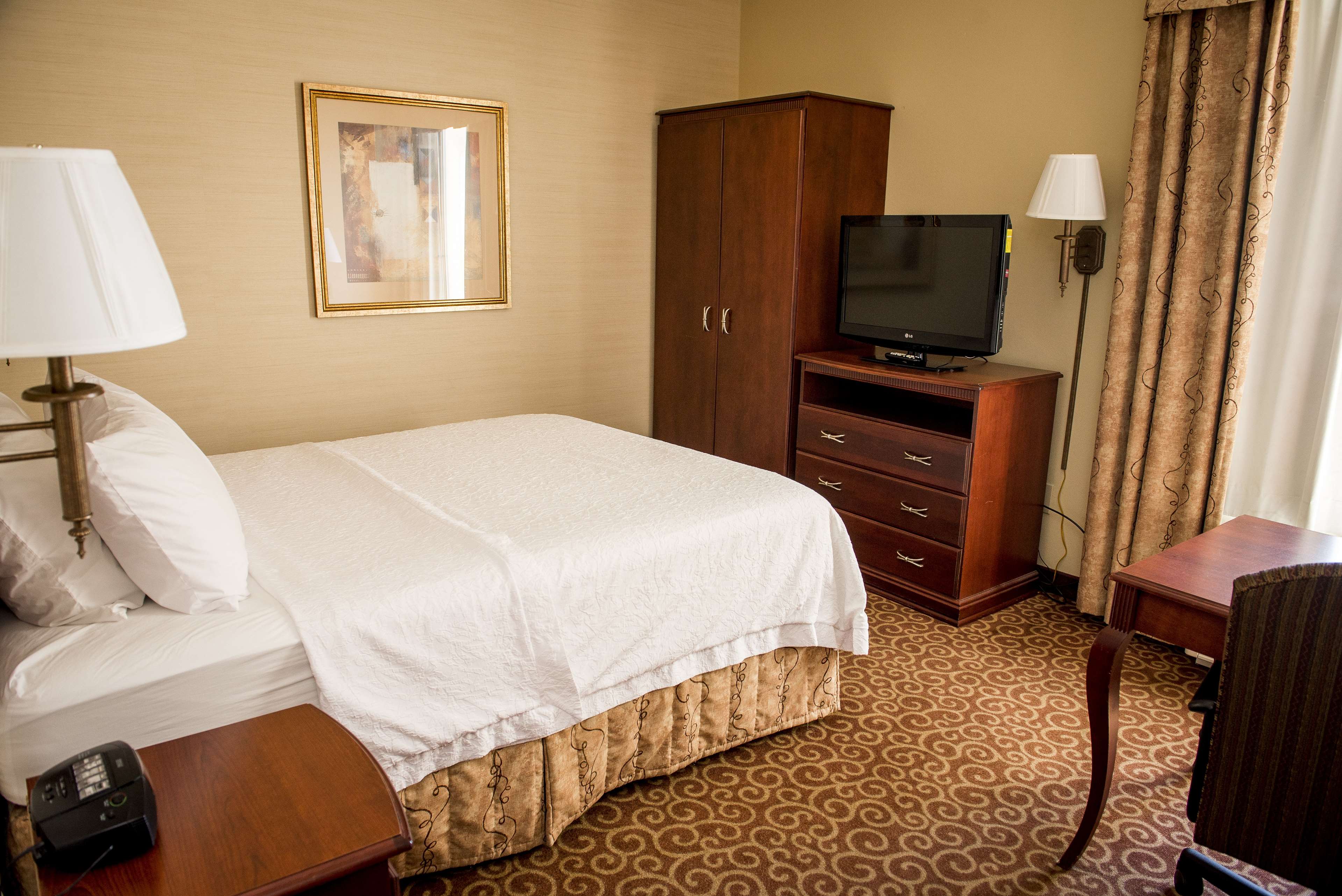 Hampton Inn Plover/Stevens Point Room Type - 1 QN BED SELECT