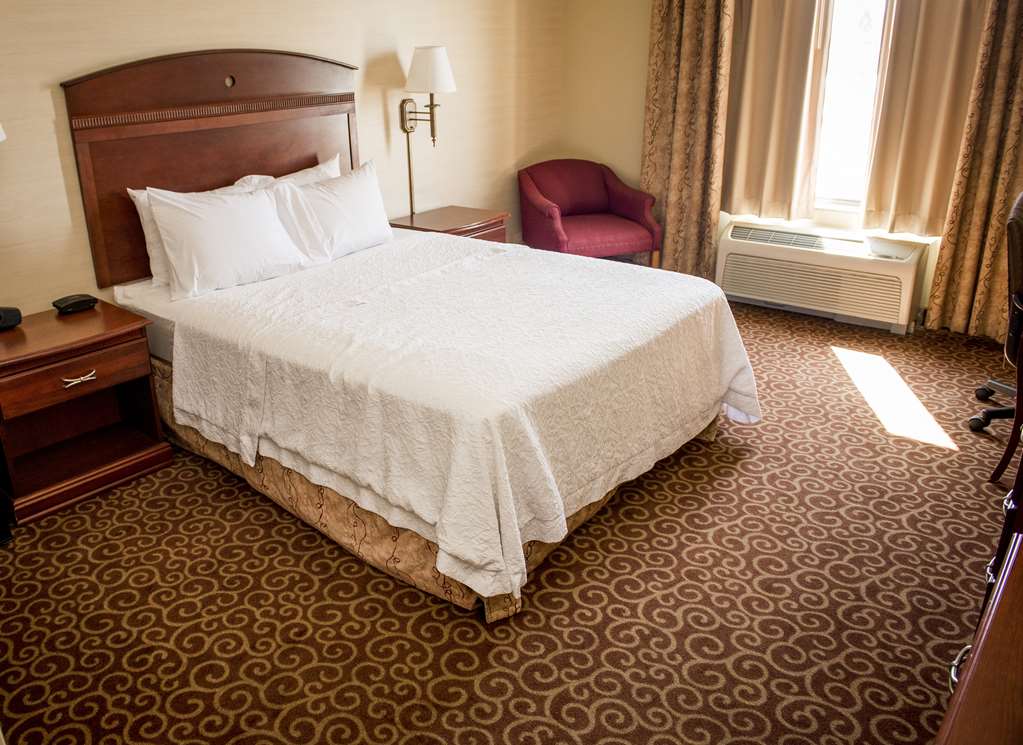 Hampton Inn Plover/Stevens Point Room Type - 1 QN HEARING ACCESSIBLE