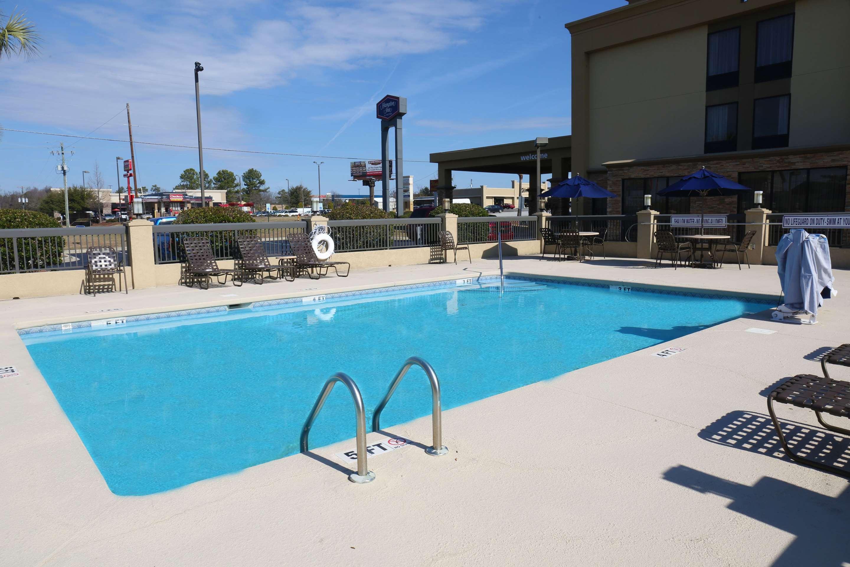 Pool | Hampton Inn Sumter