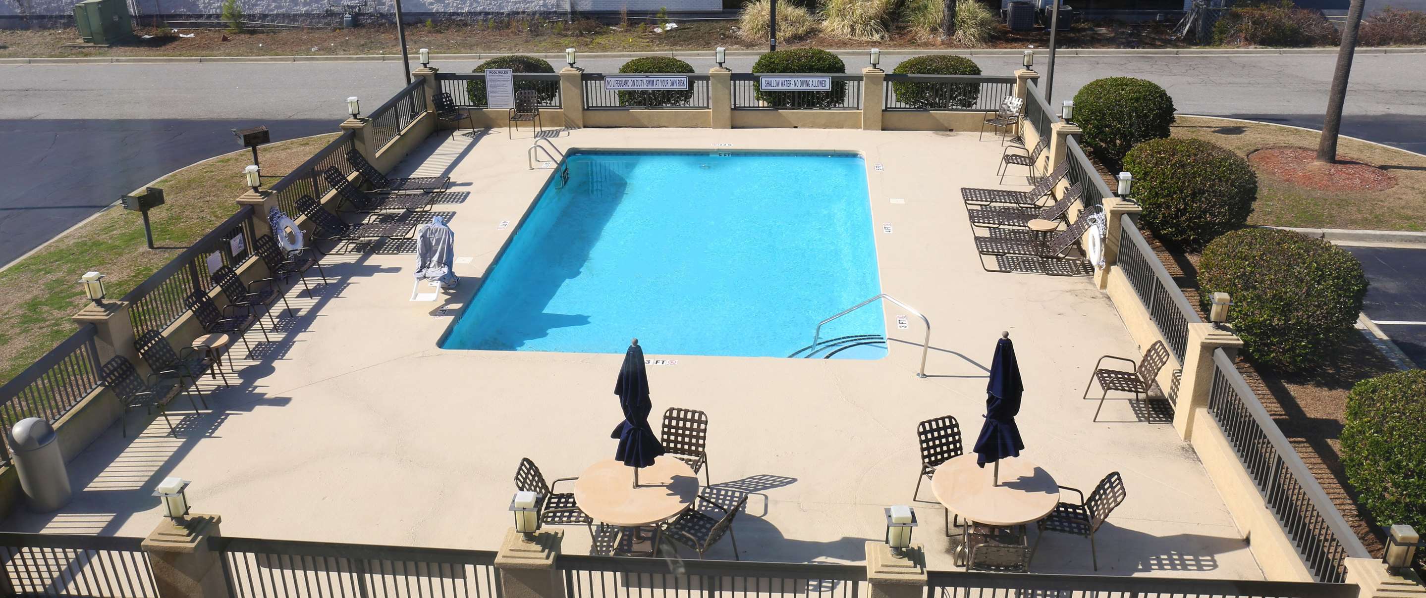Pool | Hampton Inn Sumter