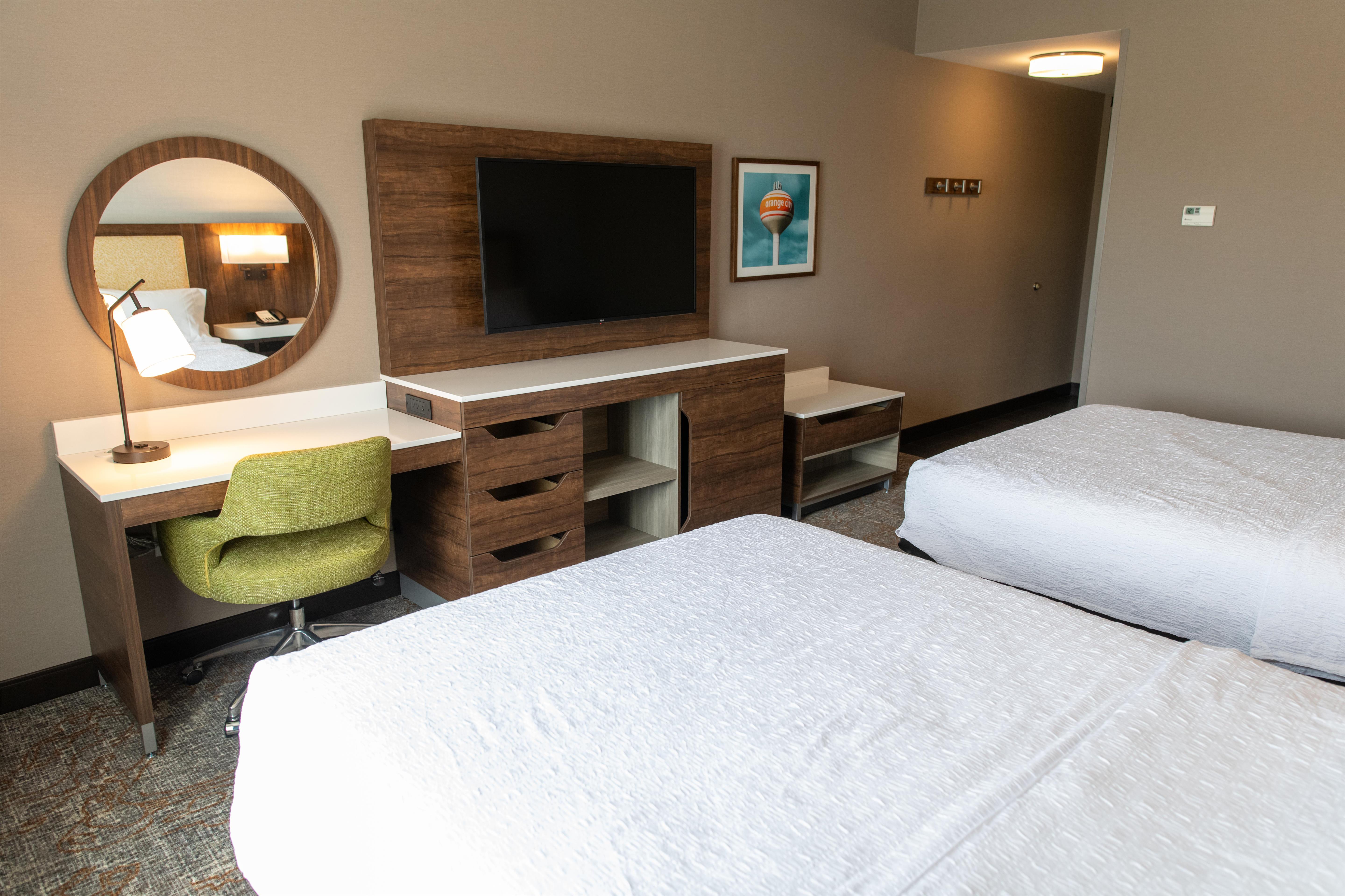 Hampton Inn by Hilton Orange City Room Type - 2 QUEENS W FRIDGE NOSMOK