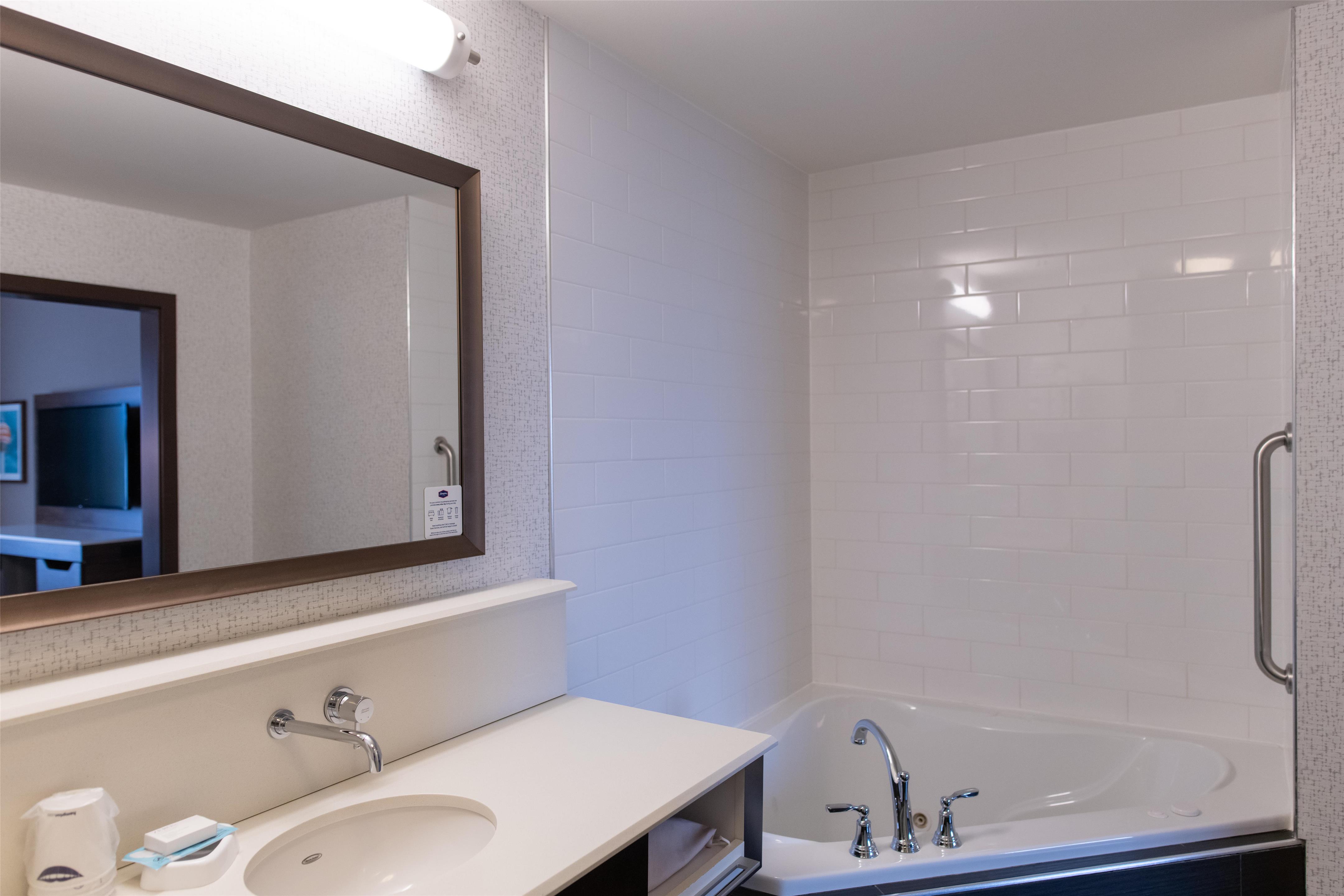 Guest room bath