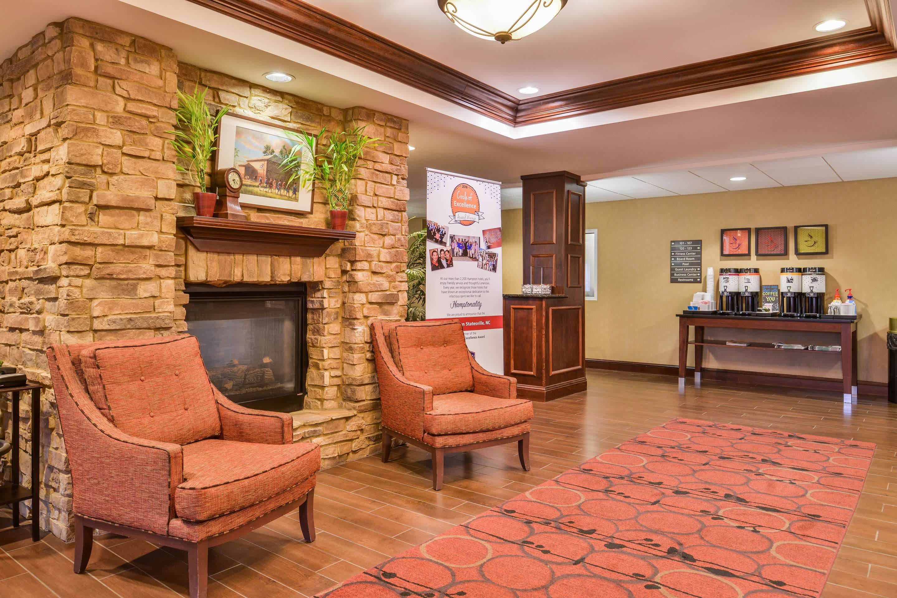Lobby | Hampton Inn Statesville
