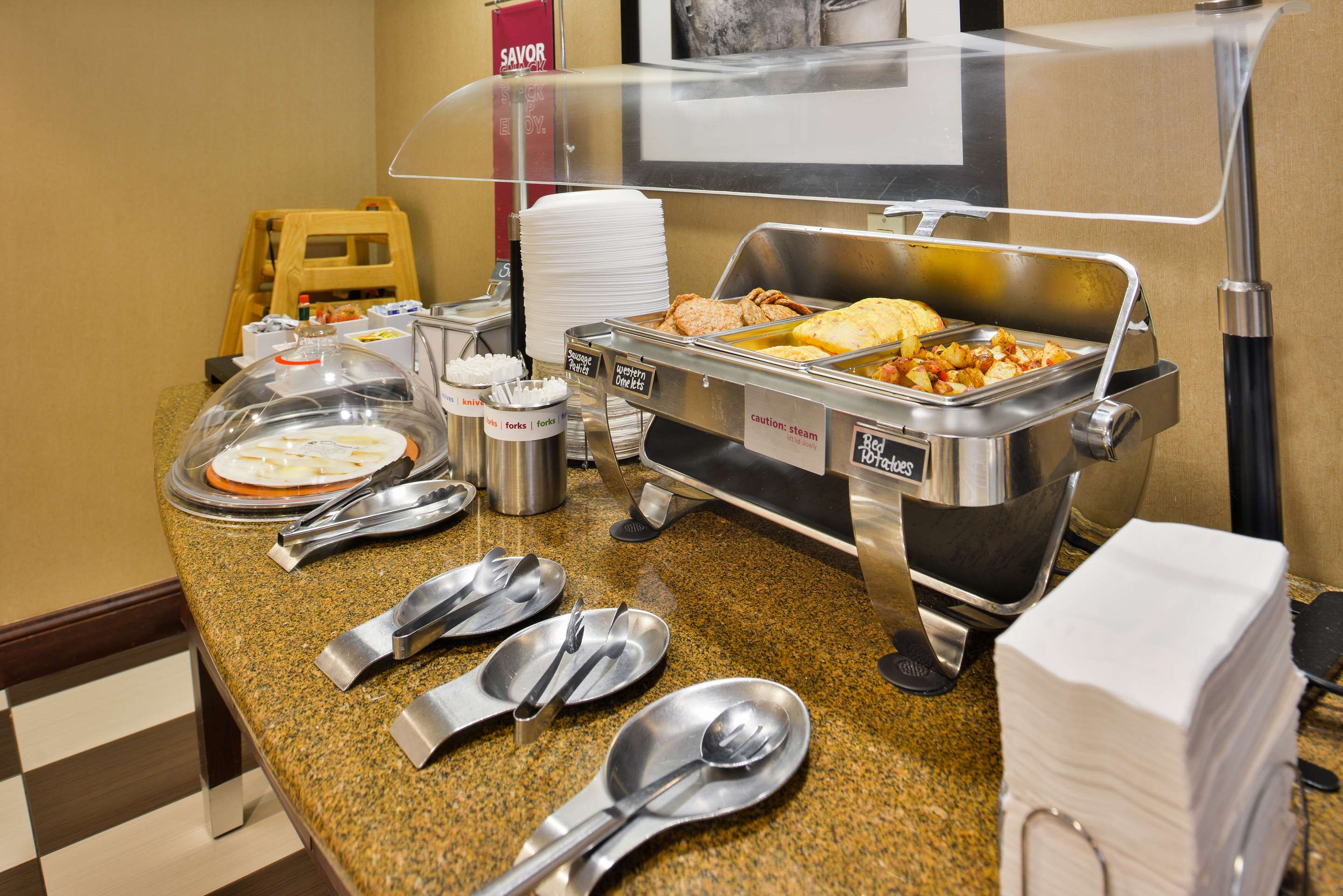 Breakfast Area | Hampton Inn Statesville