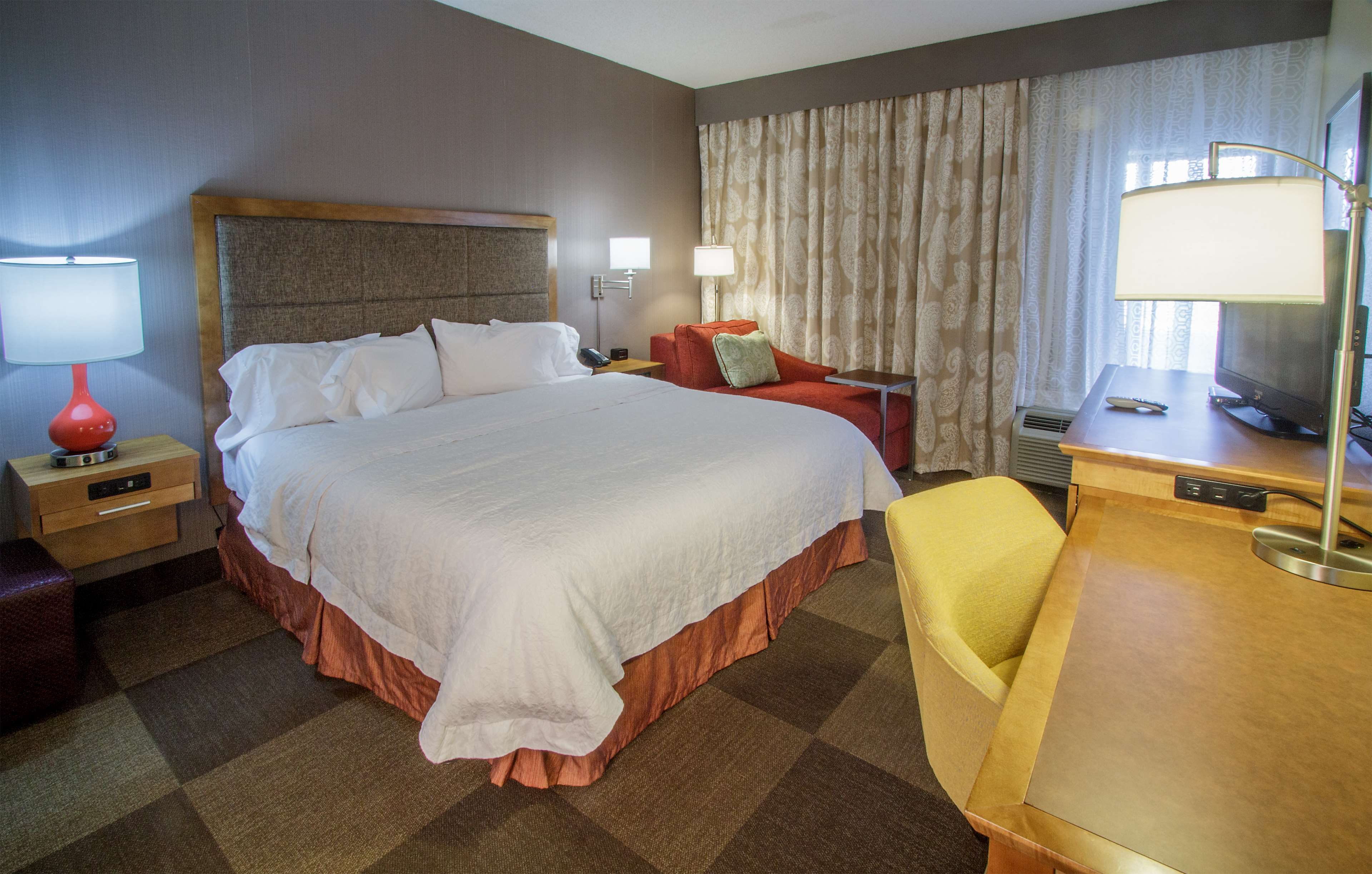 Hampton Inn by Hilton South Haven Room Type - 1 KING ACC W TUB NON SMOK