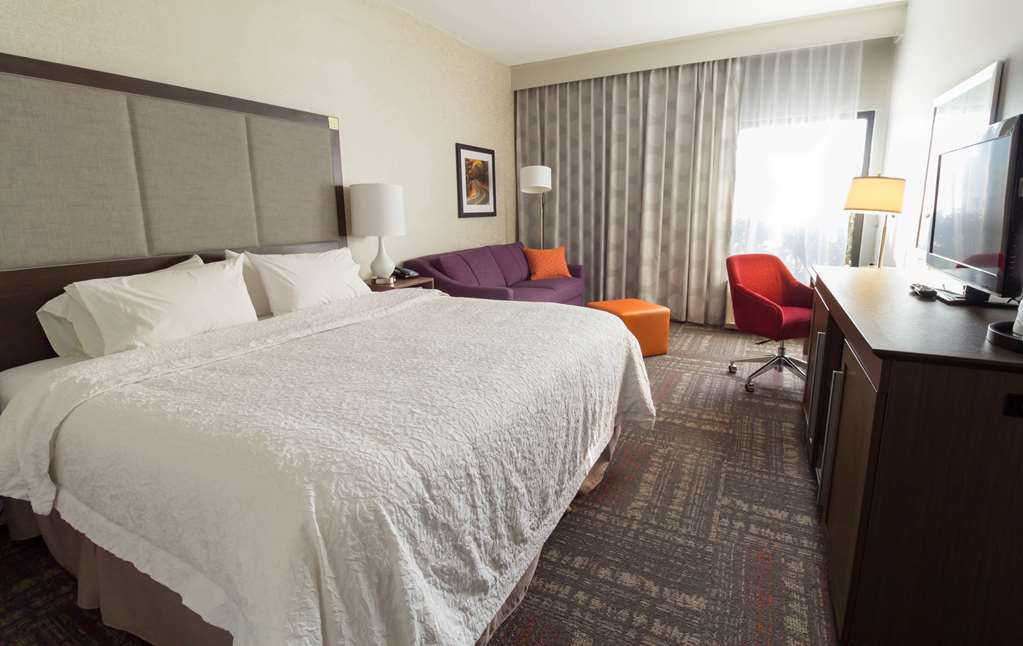 Hampton Inn by Hilton Sevierville - Tap to explore photos