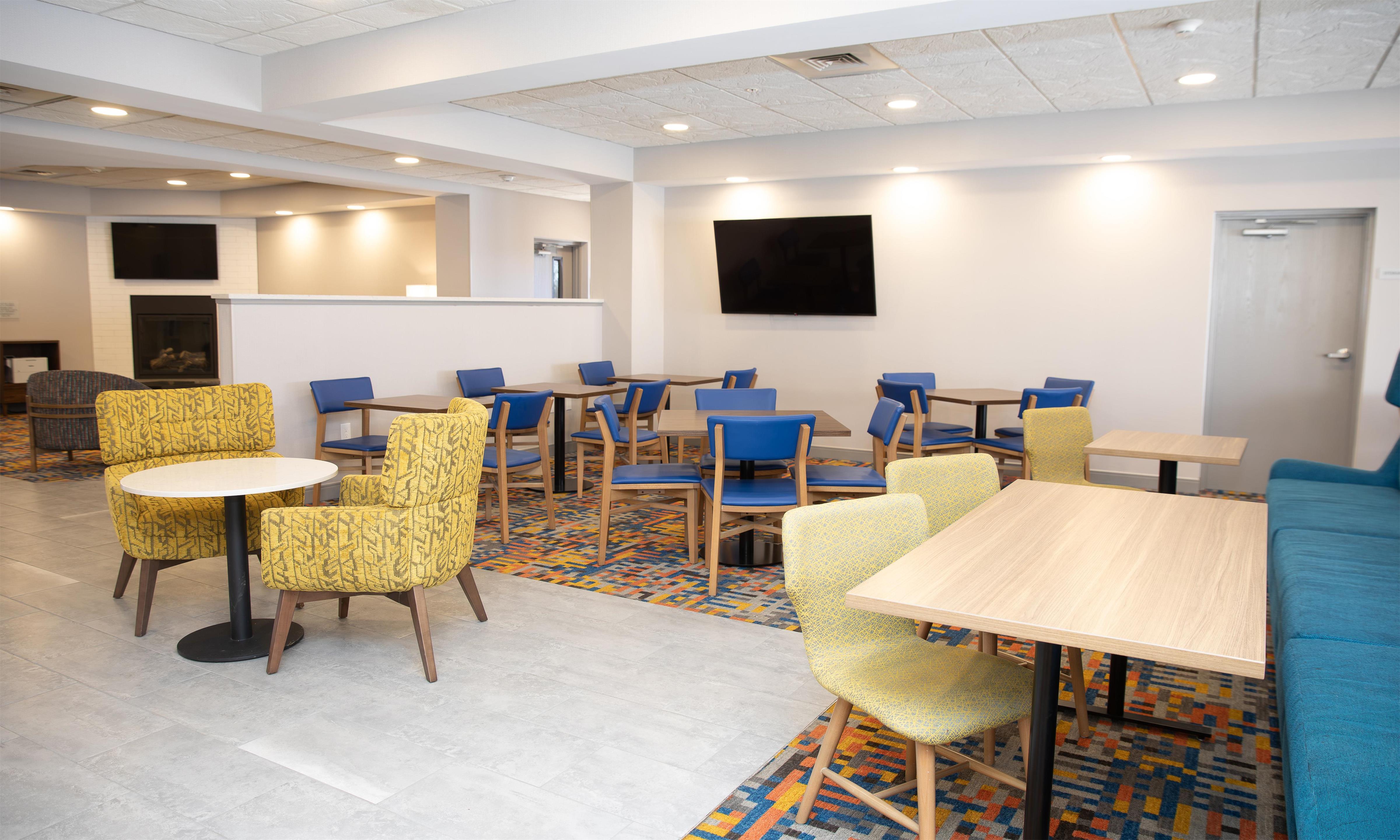Lobby | Hampton Inn Shrewsbury