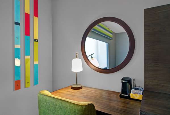  - Hampton Inn & Suites Syracuse - I-690, Exit 16S