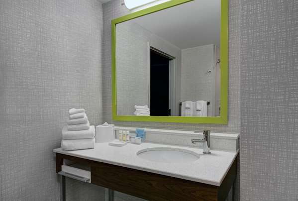  - Hampton Inn & Suites Syracuse - I-690, Exit 16S