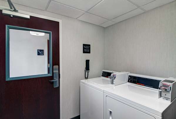  - Hampton Inn & Suites Syracuse - I-690, Exit 16S