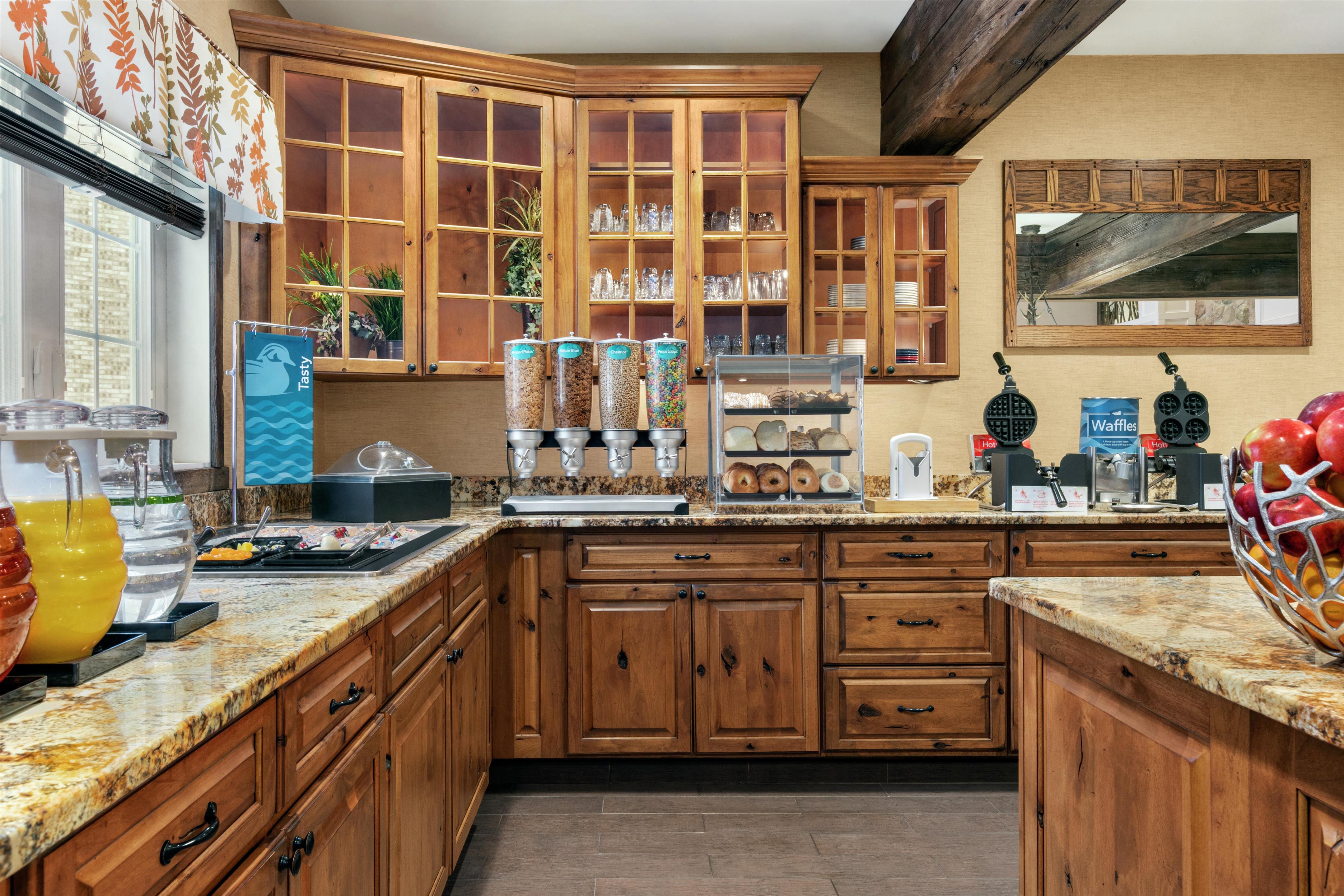 Breakfast Area | Homewood Suites by Hilton Syracuse/Liverpool