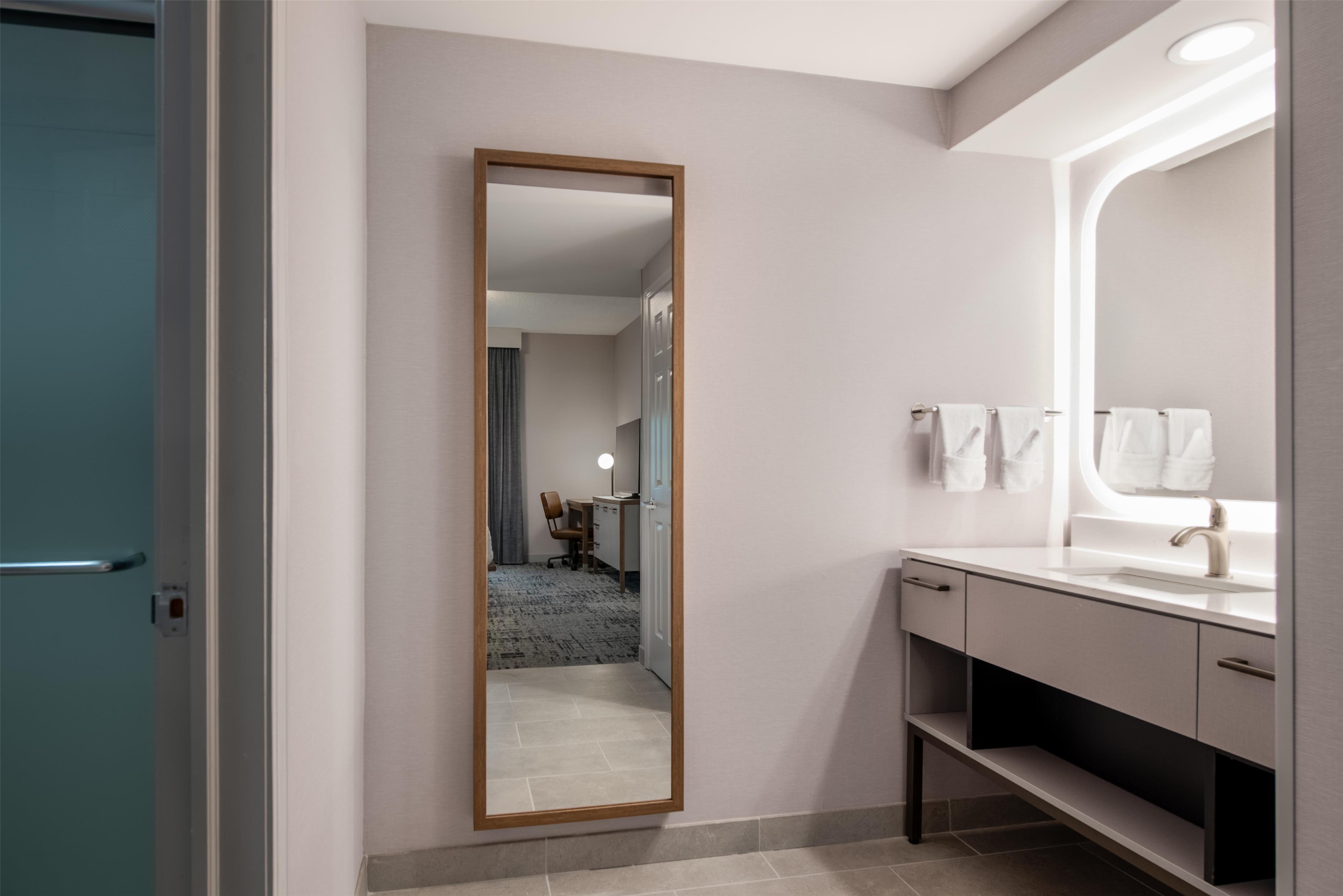 Guest room bath