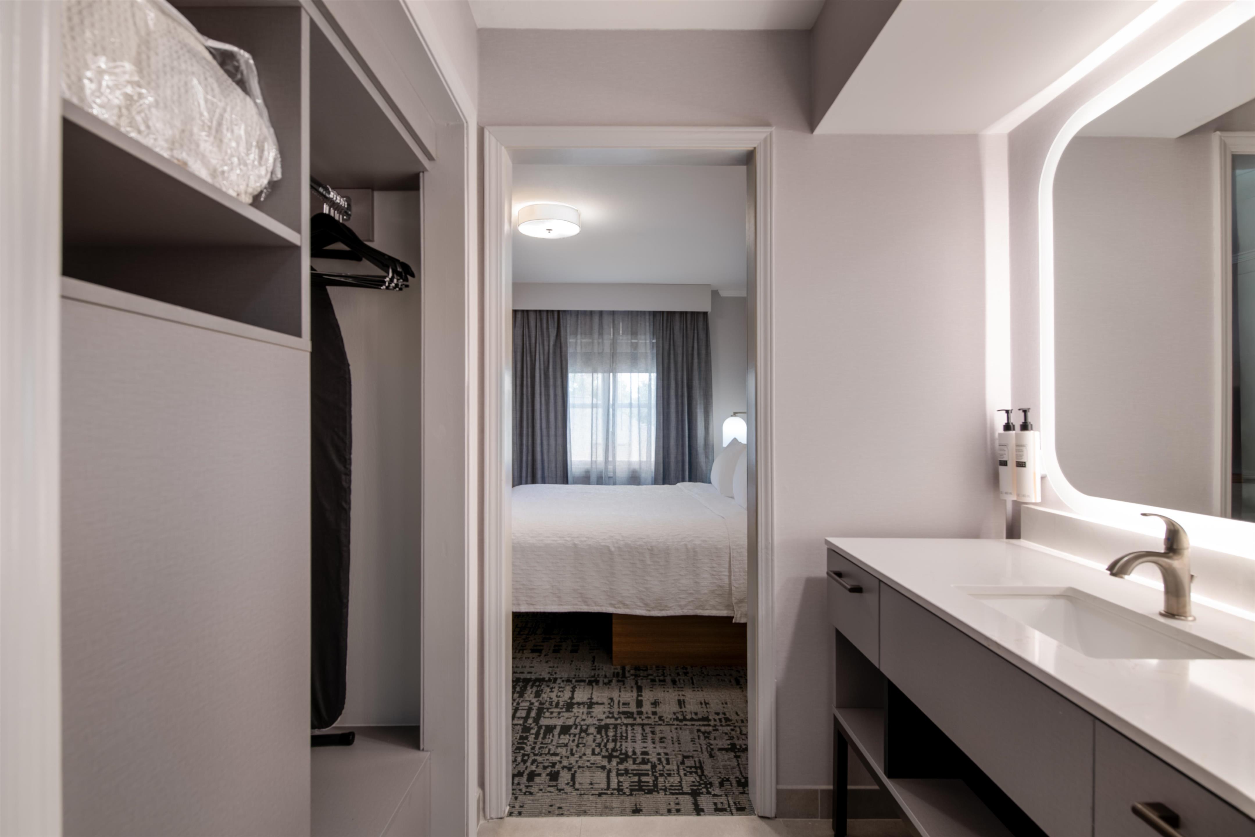 Guest room bath