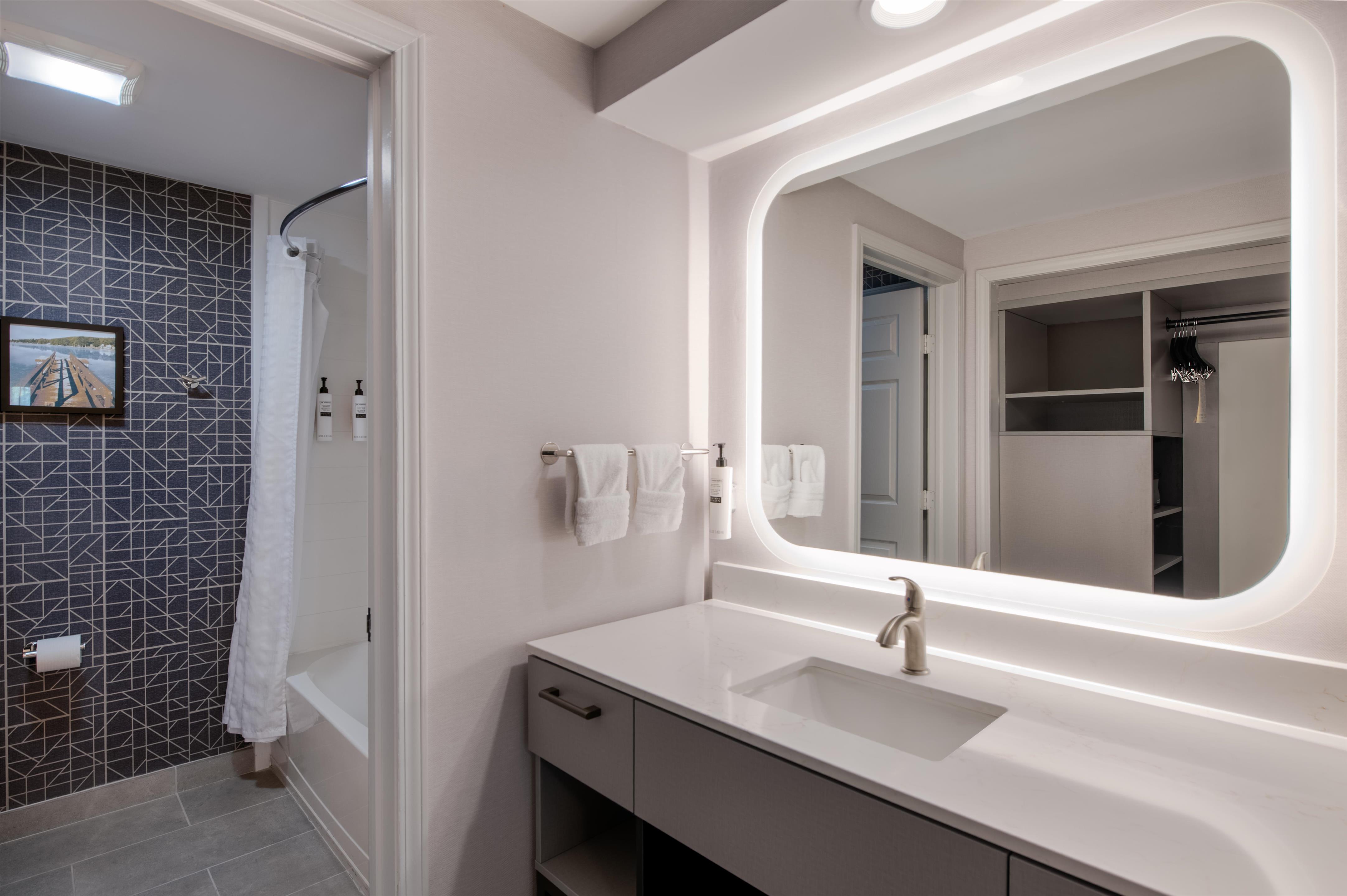 Guest room bath
