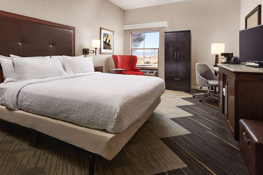 Hampton Inn by Hilton Taos - Tap to explore photos