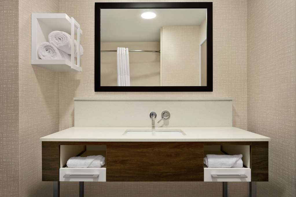 Hampton Inn & Suites Tacoma / Puyallup Room Type - 1KN MOB HEA ACC TUB STU NS