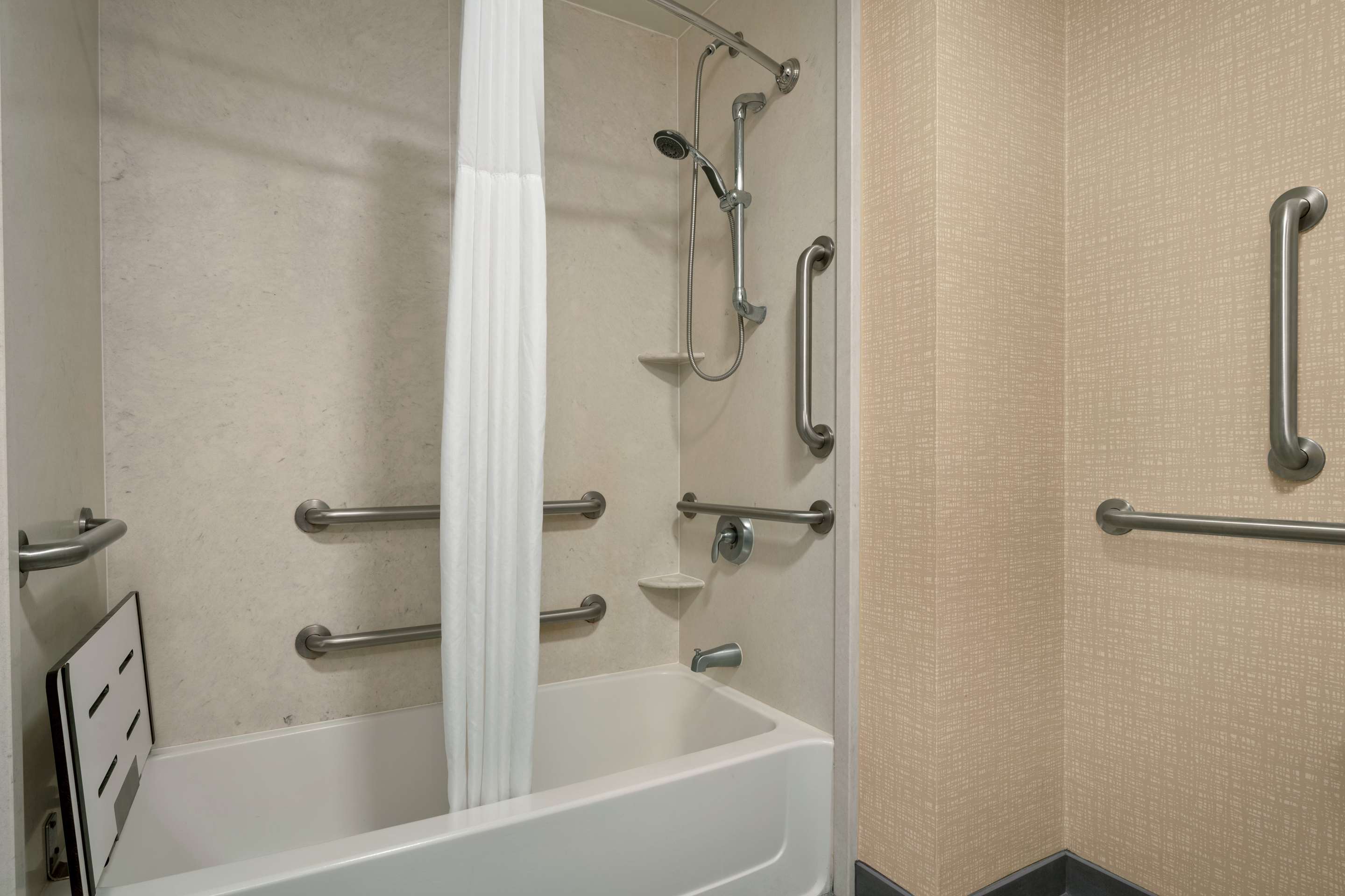 Guest room bath