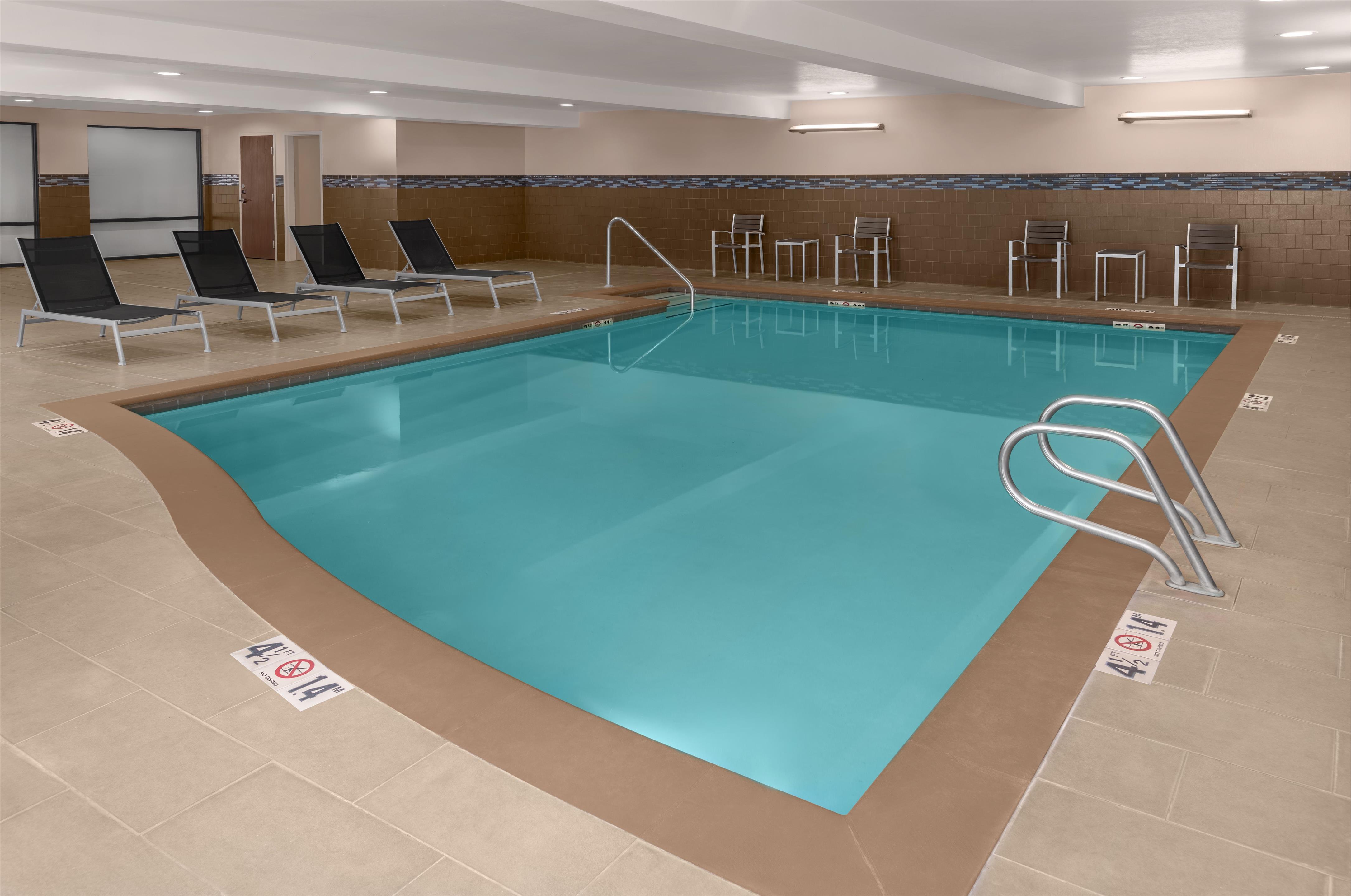 Pool | Hampton Inn & Suites Tacoma/Puyallup