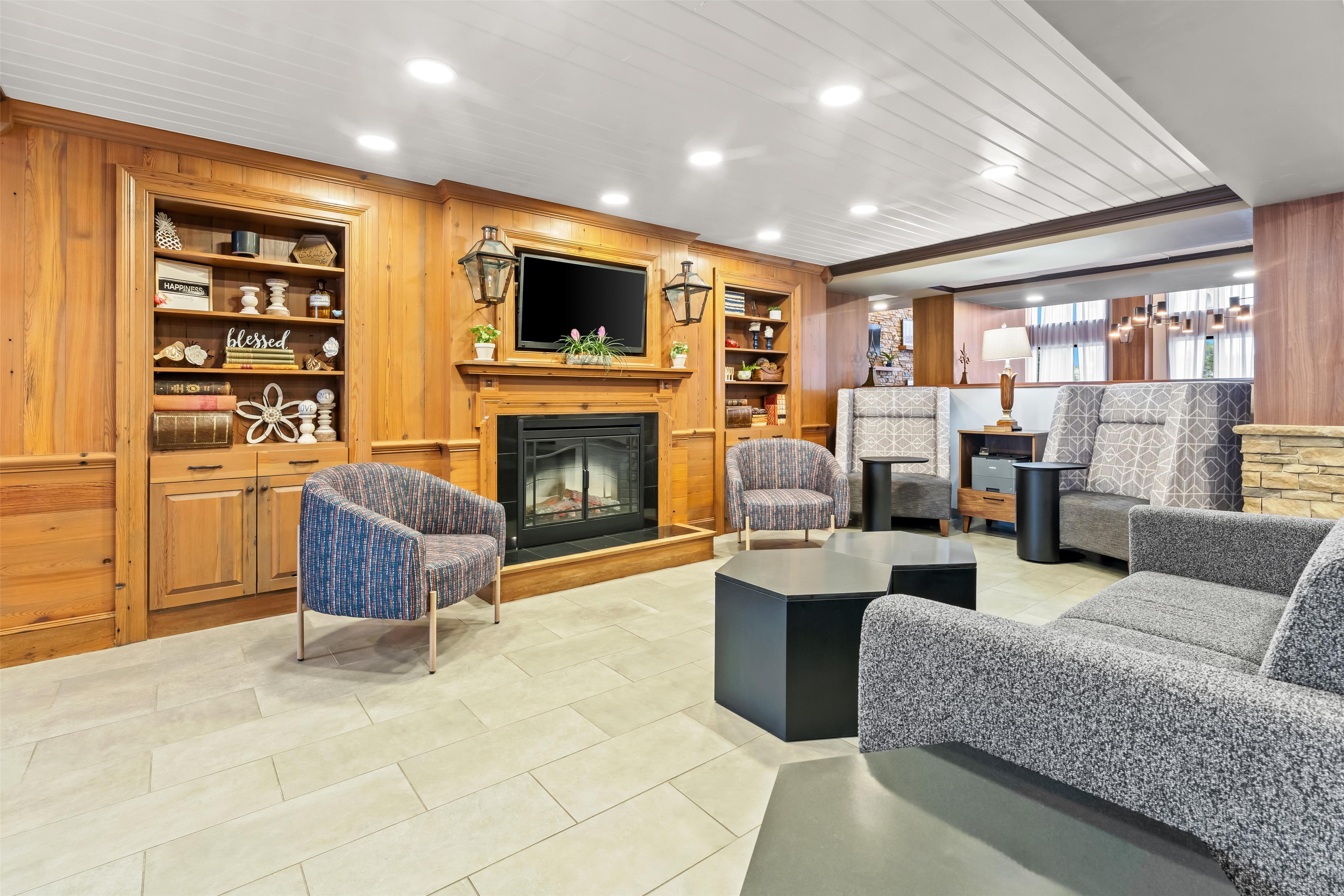 Lobby | Hampton Inn & Suites Tifton