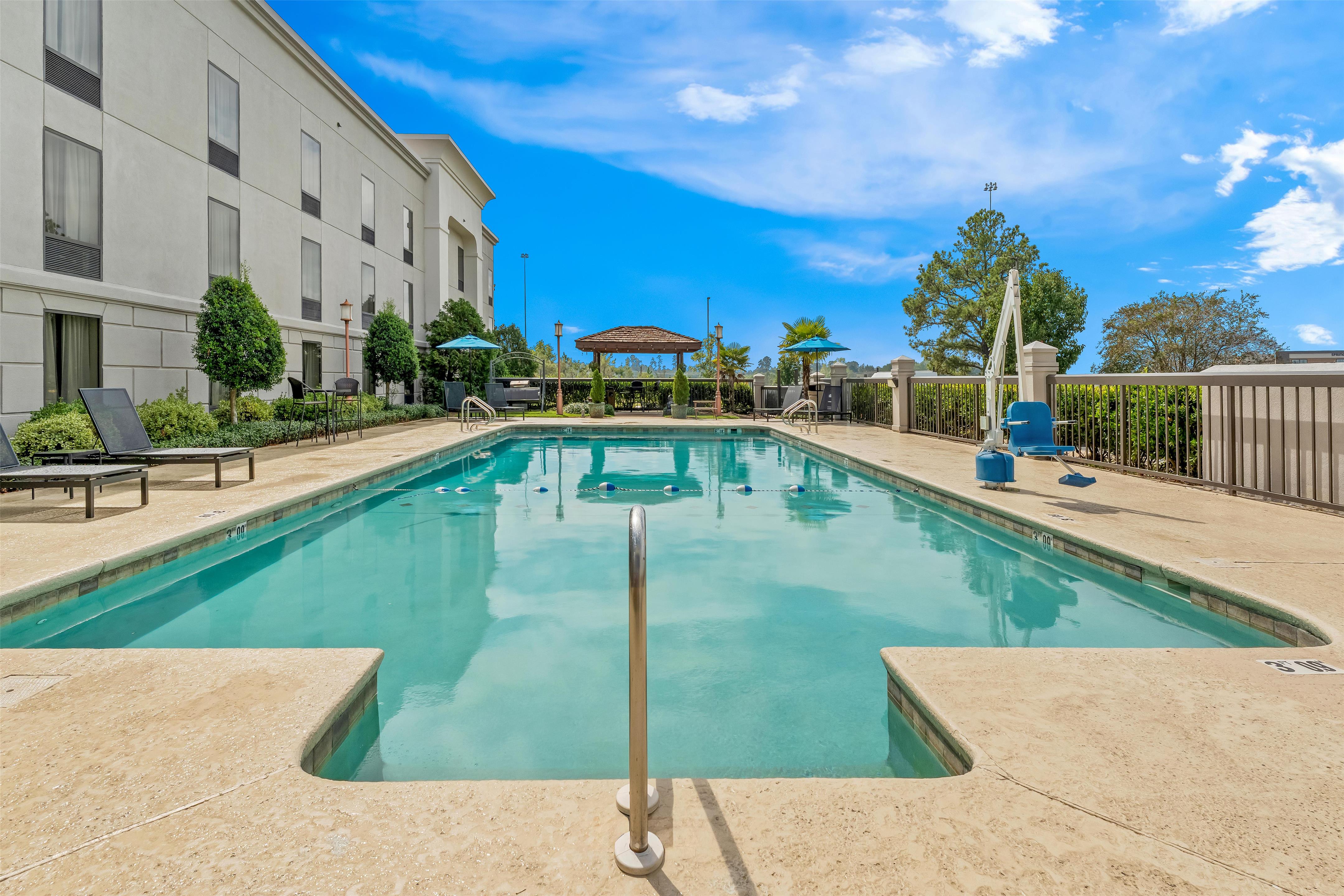 Pool | Hampton Inn & Suites Tifton