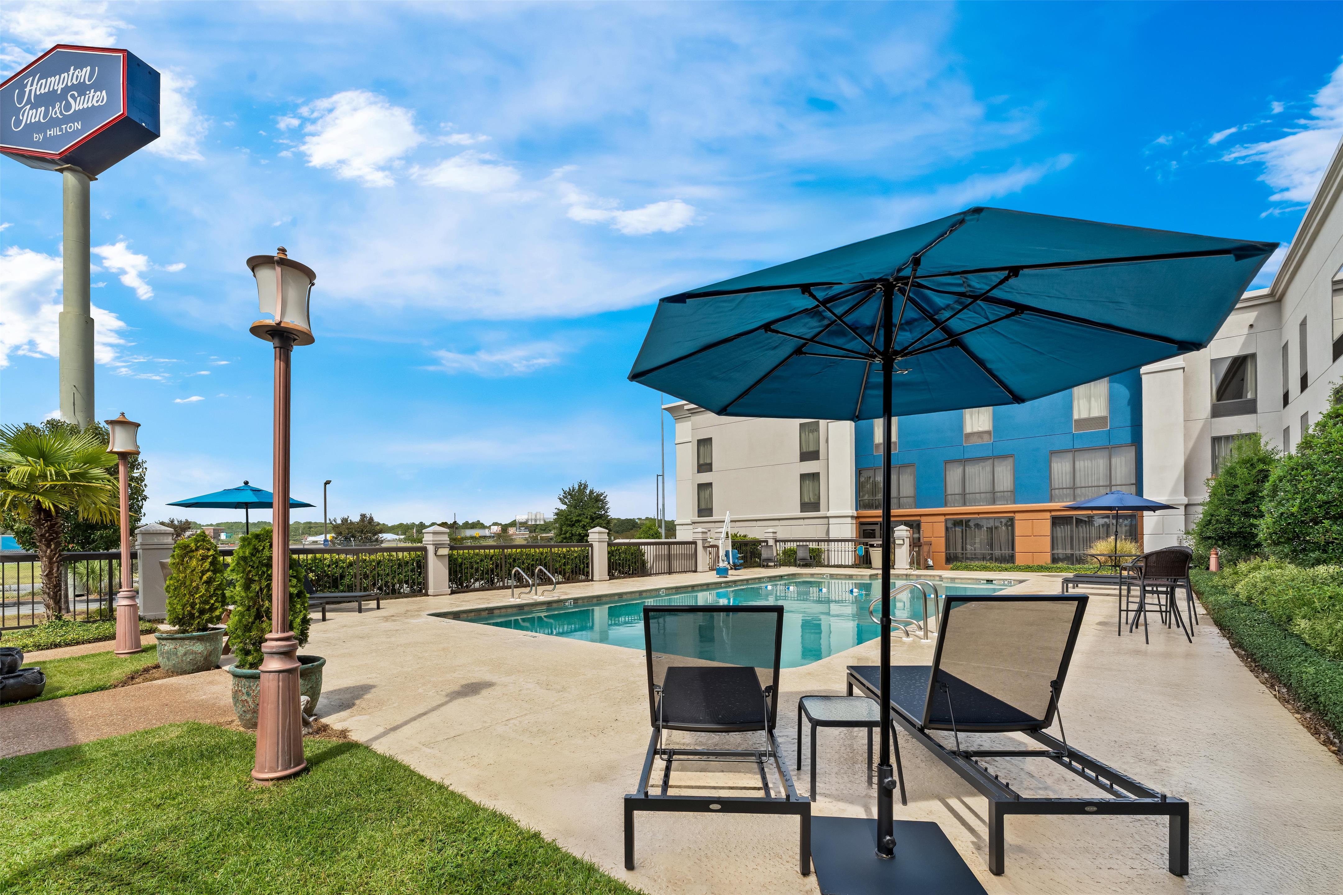 Pool | Hampton Inn & Suites Tifton