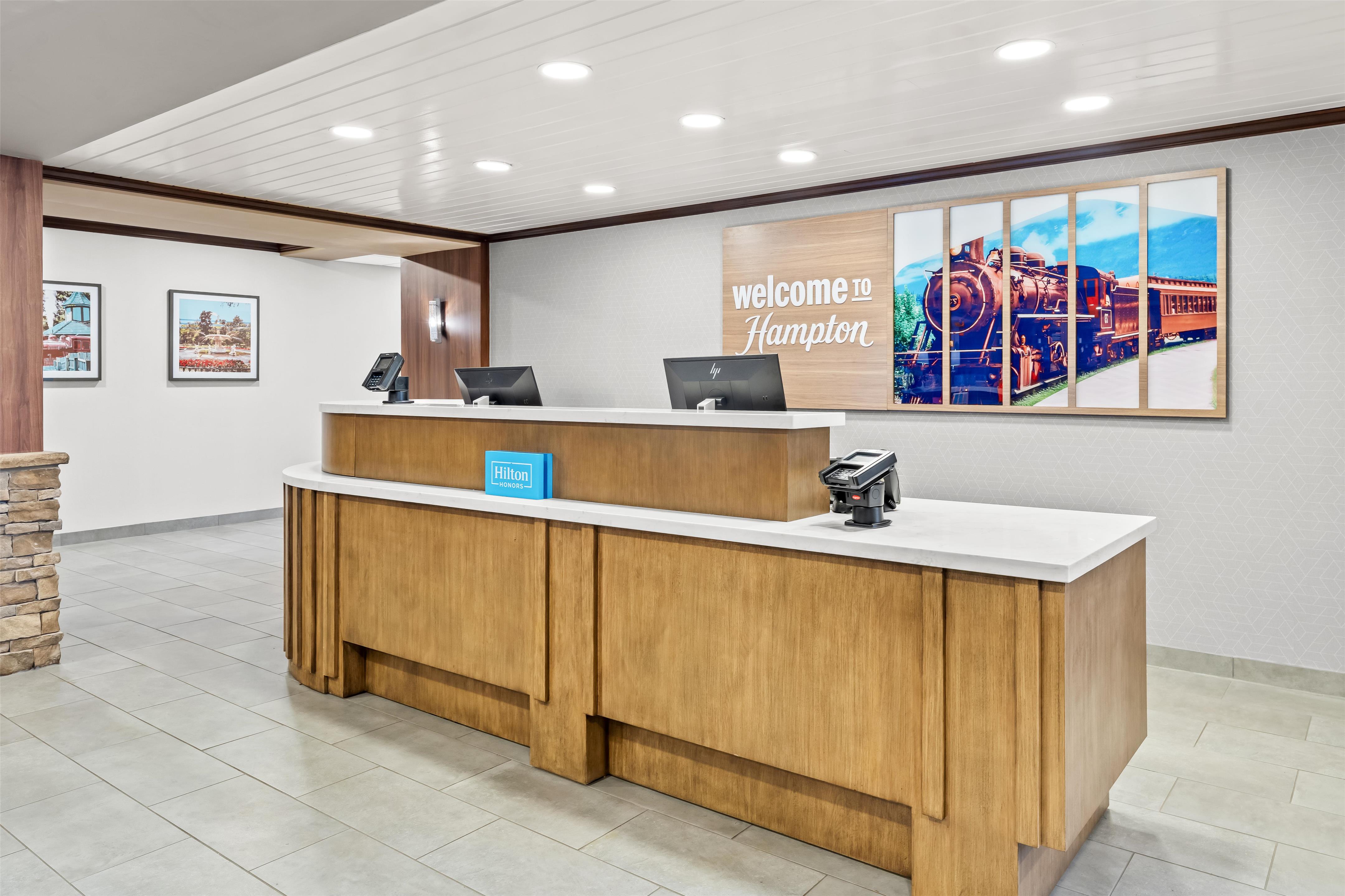 Lobby | Hampton Inn & Suites Tifton