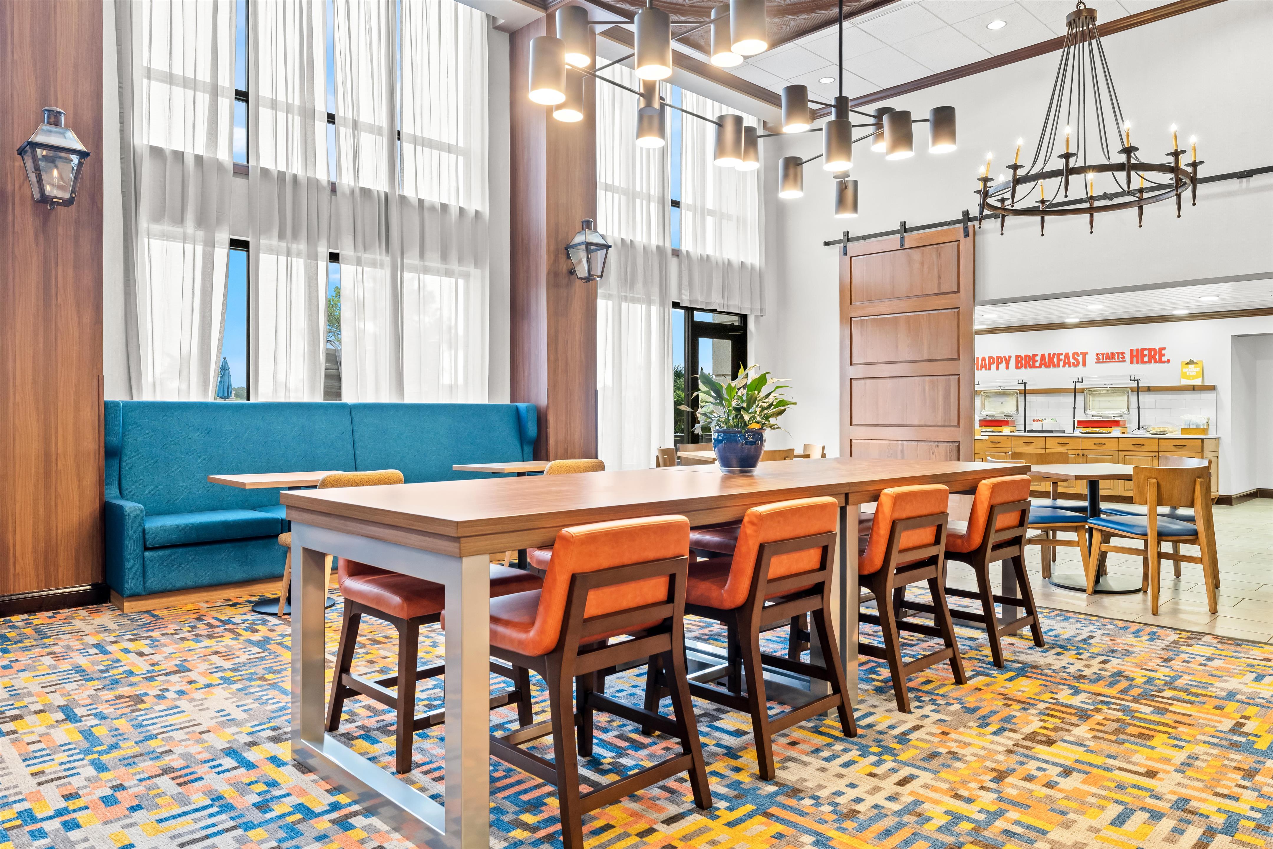 Breakfast Area | Hampton Inn & Suites Tifton