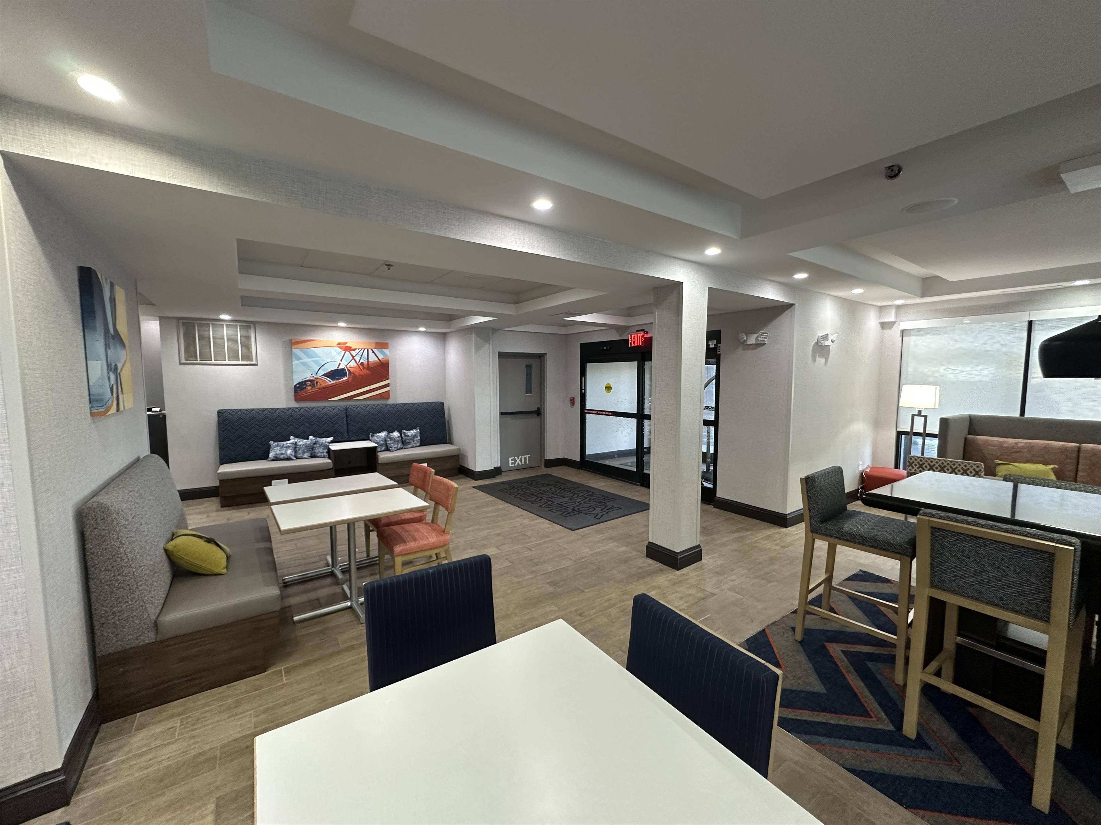 Lobby | Hampton Inn Tullahoma