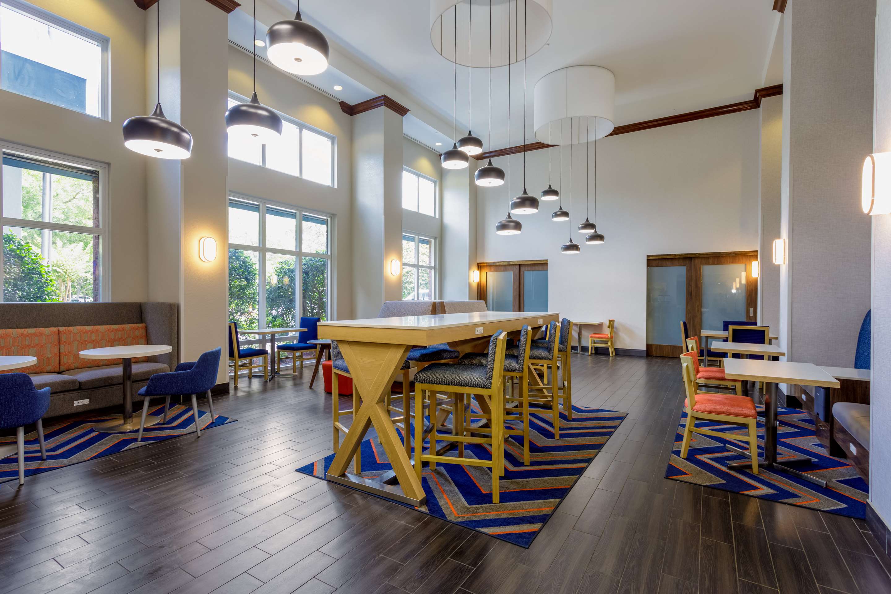 Breakfast Area | Hampton Inn & Suites Tallahassee I-10/Thomasville Road, FL